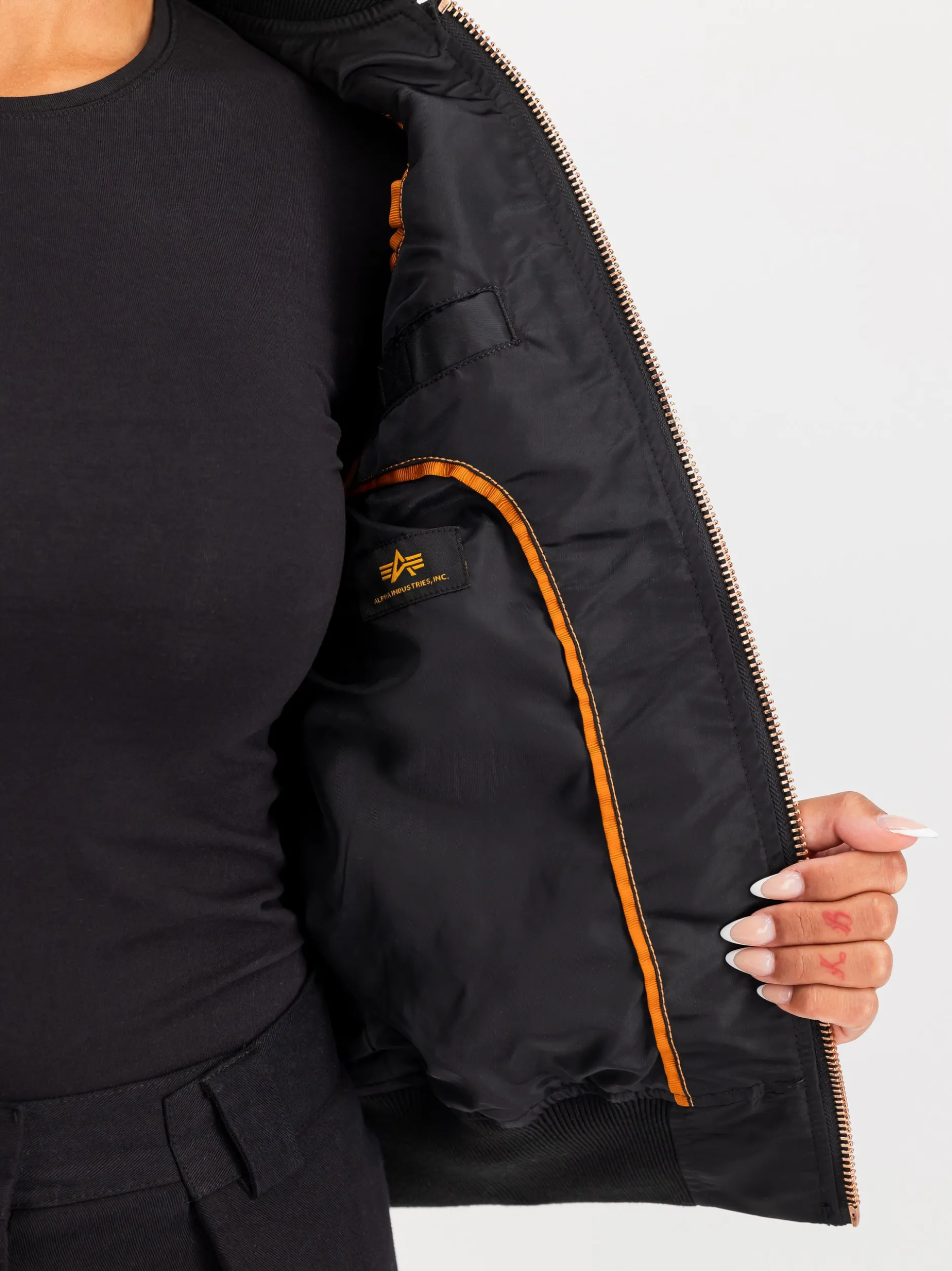 Alpha Industries Damen Bomberjacke in schwarz