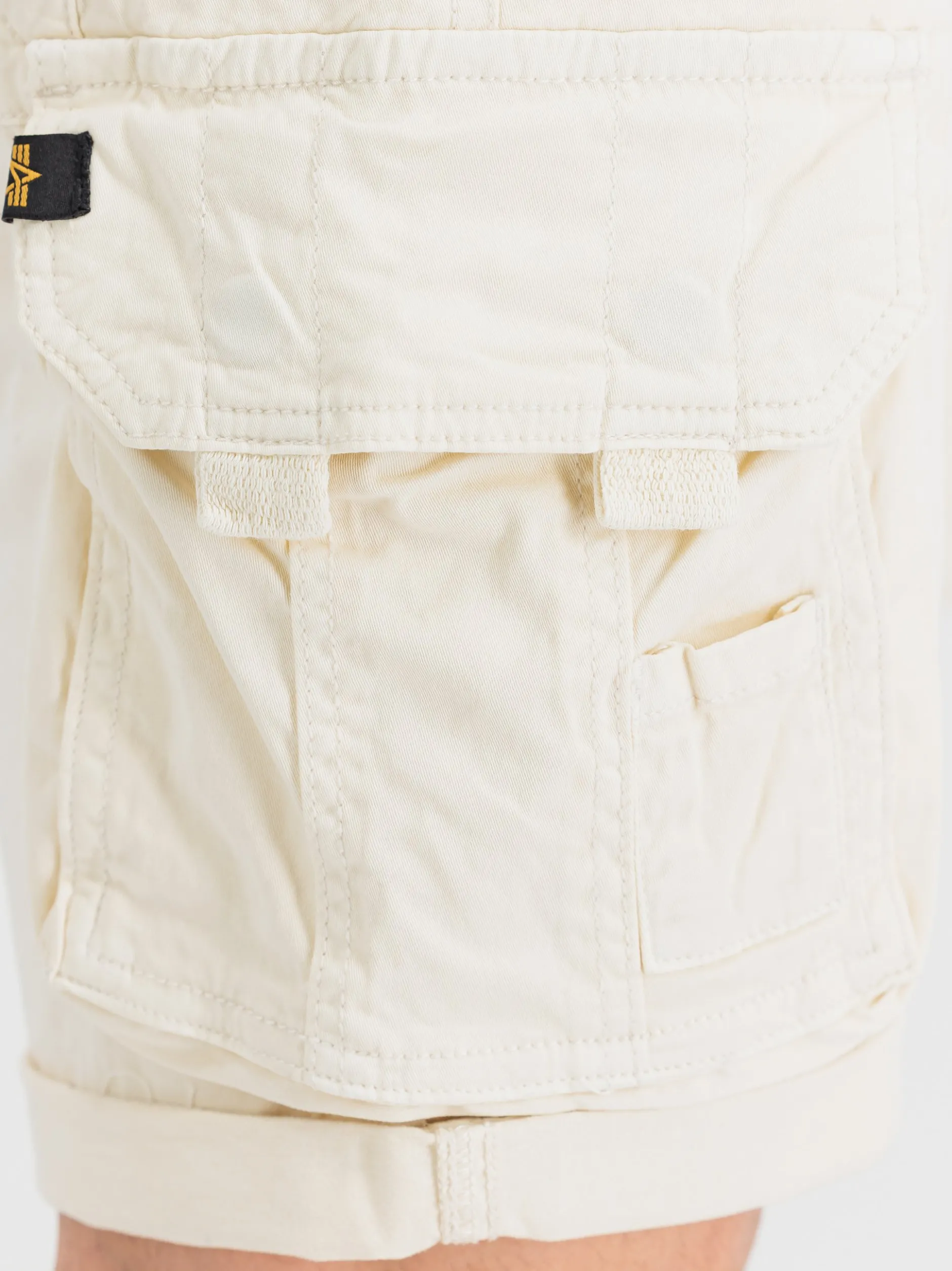 Alpha Industries Herren Cargo-Shorts in vanille