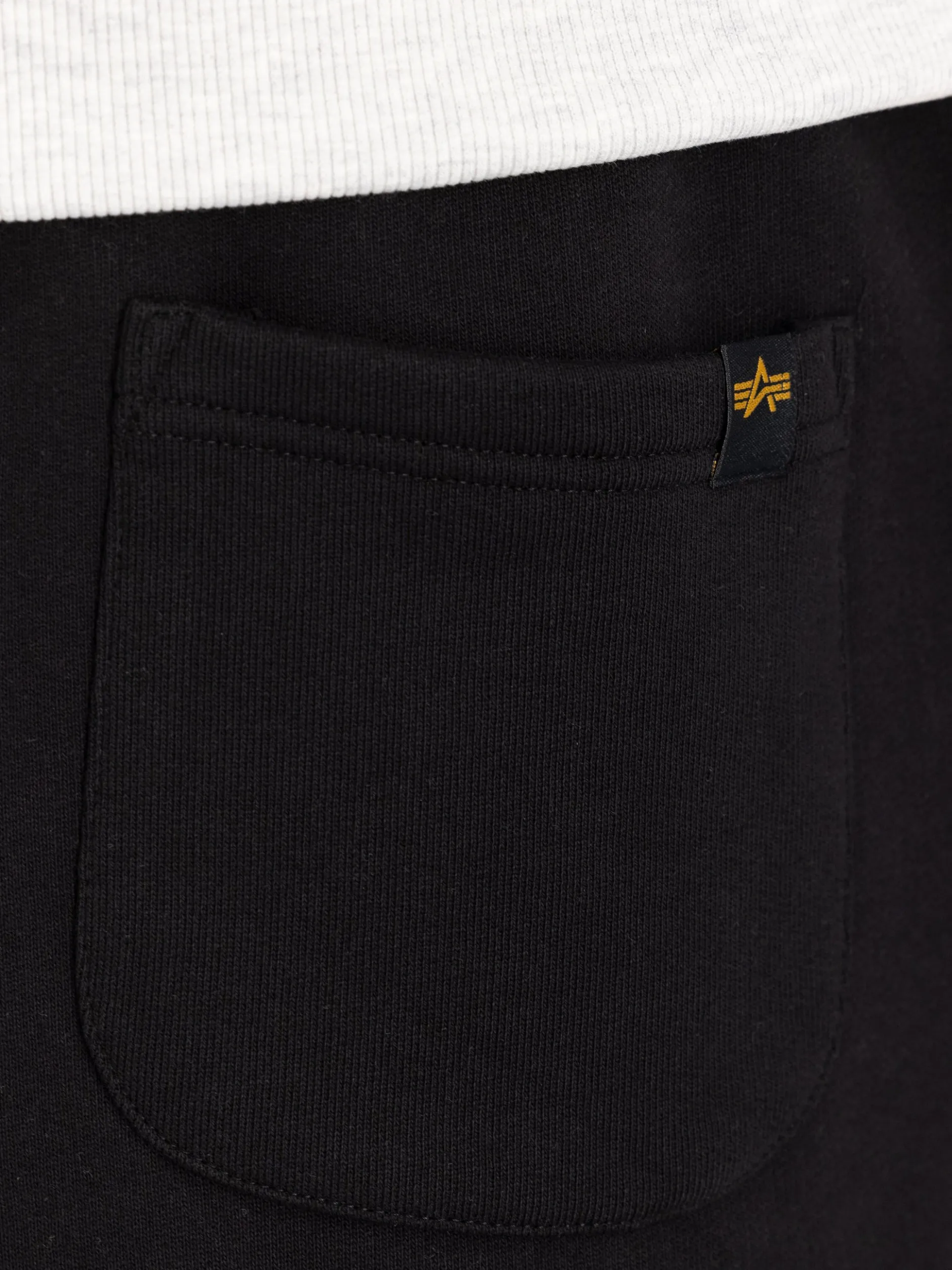 Alpha Industries Herren Kurze Hose in schwarz