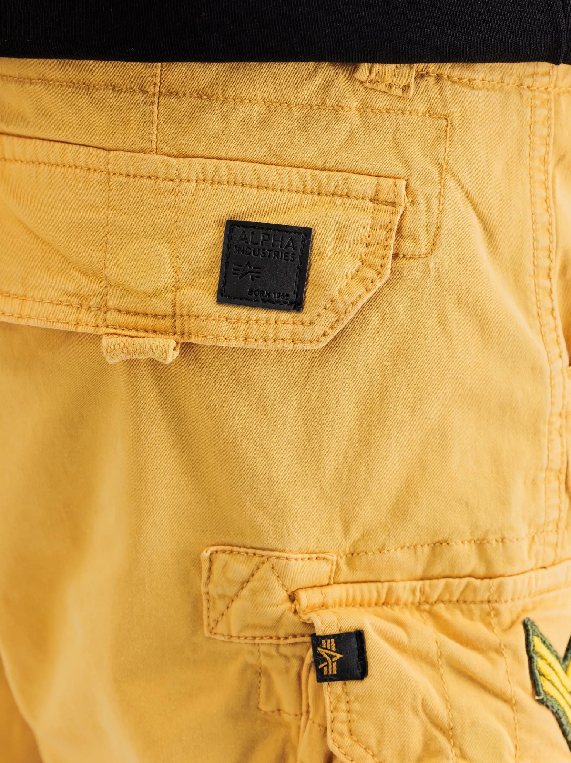 Alpha Industries Herren Shorts in gelb