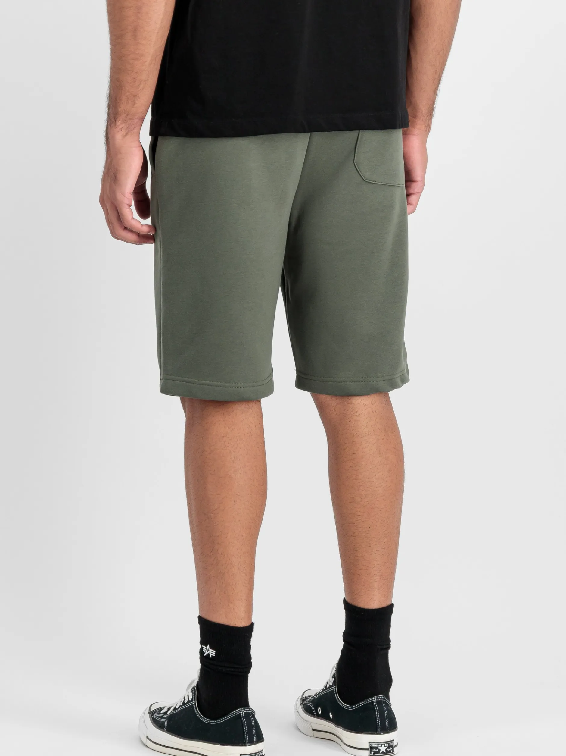 Alpha Industries Herren Shorts in oliv