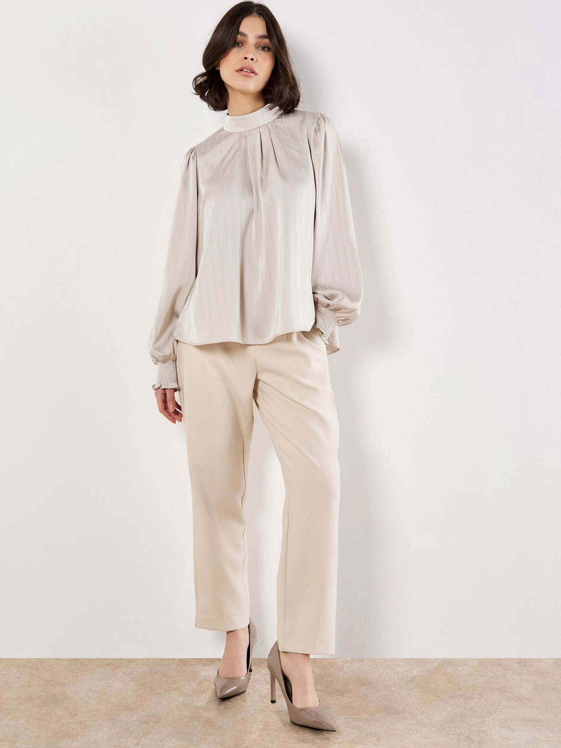 Apricot Damen Bluse in beige - Ausschnitt: Stehkragen