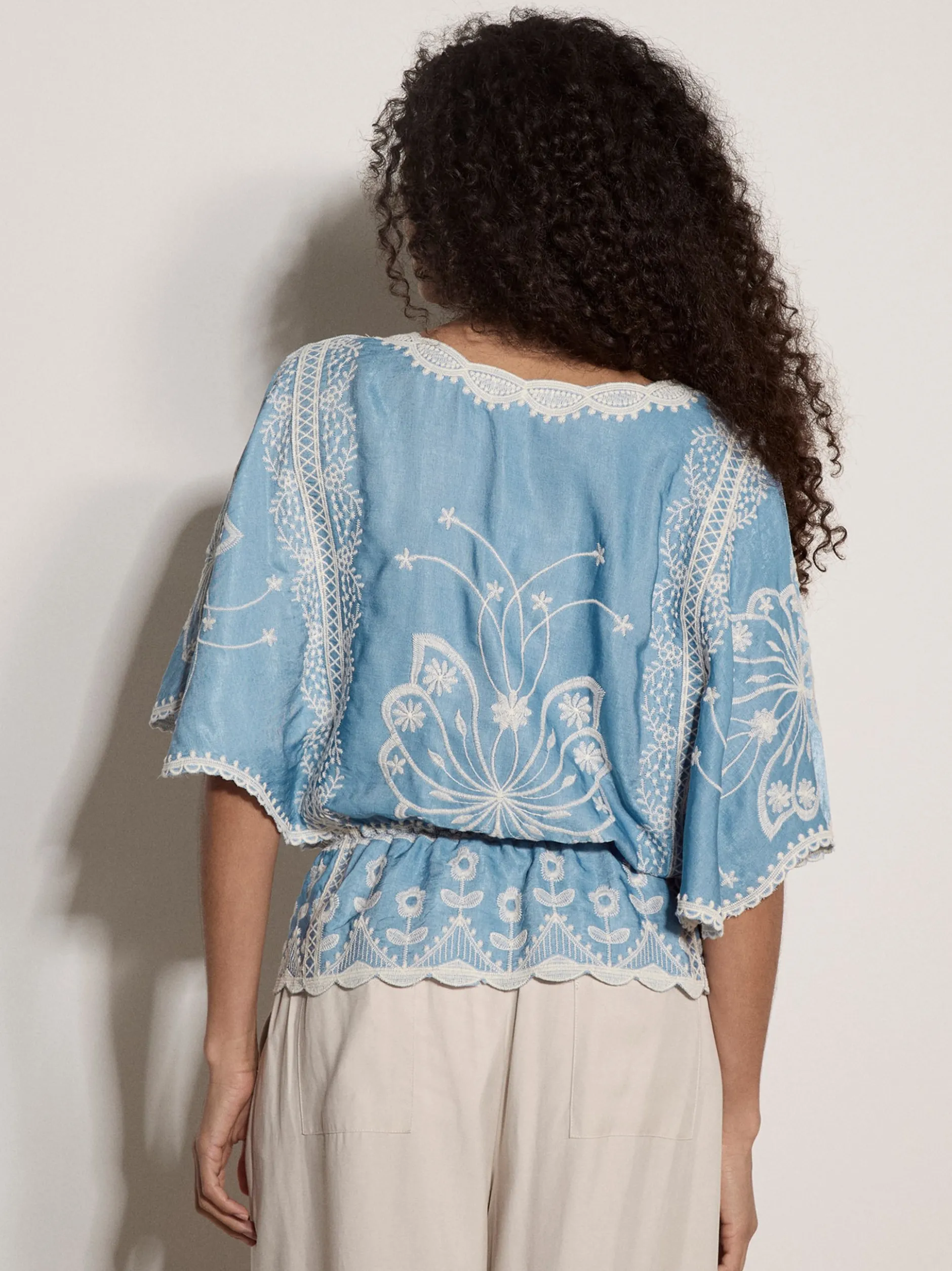 Apricot Damen Bluse in hellblau - Ausschnitt: U-Boot