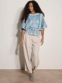 Apricot Damen Bluse in hellblau - Ausschnitt: U-Boot