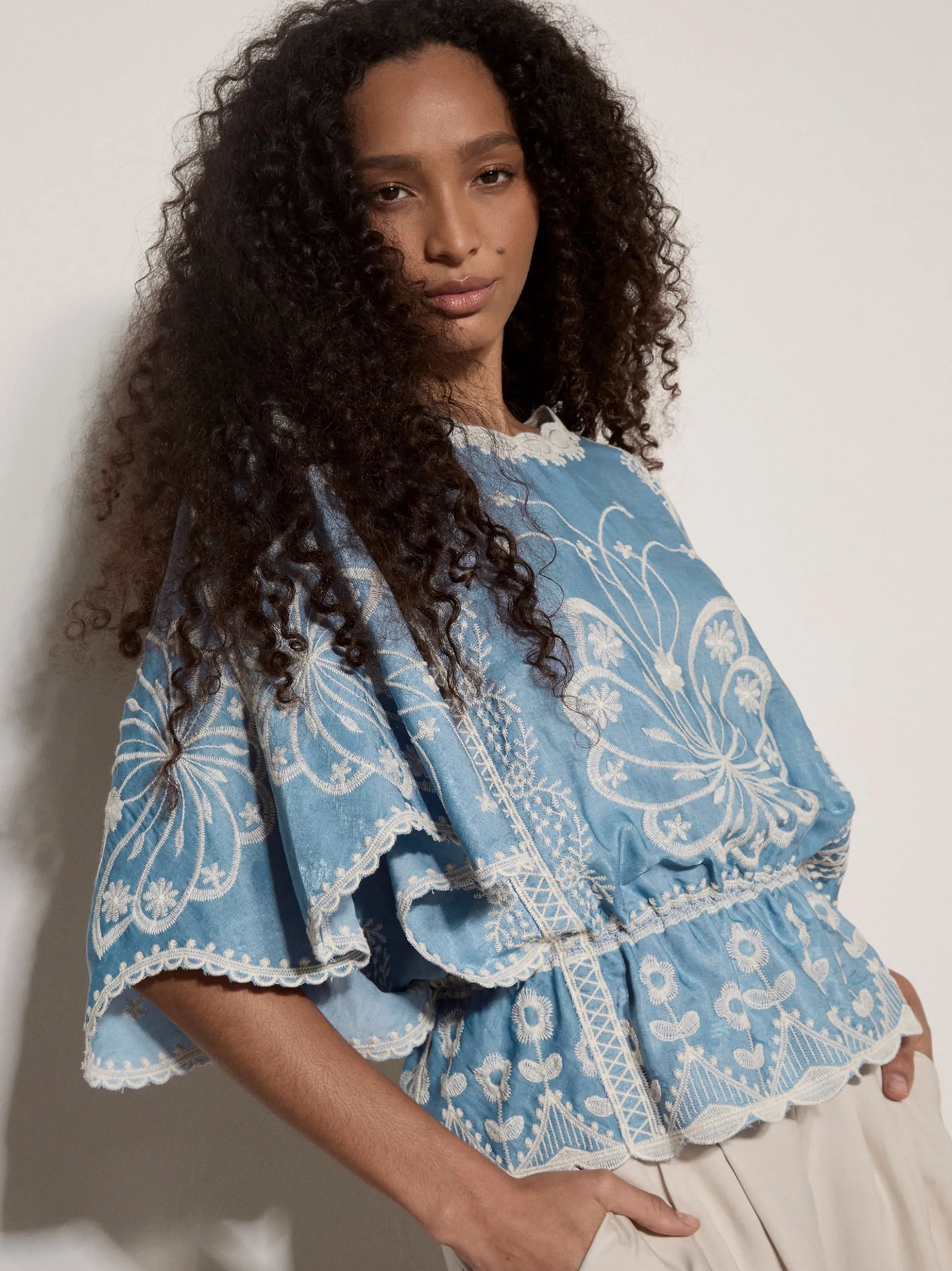 Apricot Damen Bluse in hellblau - Ausschnitt: U-Boot