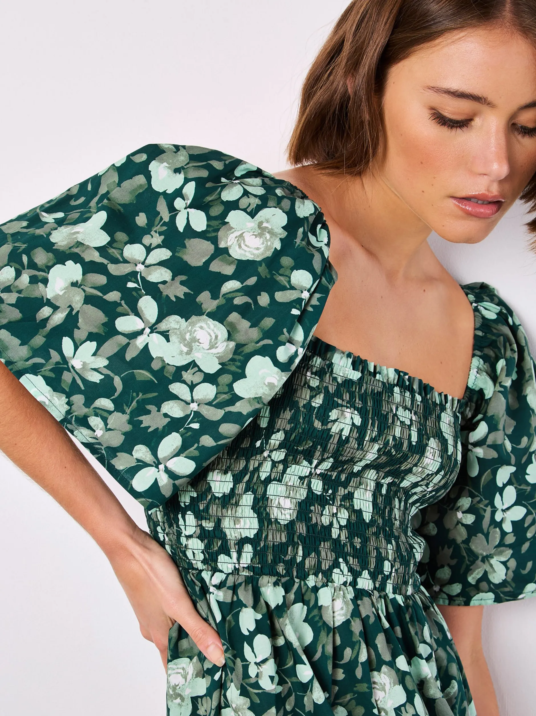 Apricot Damen Minikleid in grün - Ausschnitt: Karree