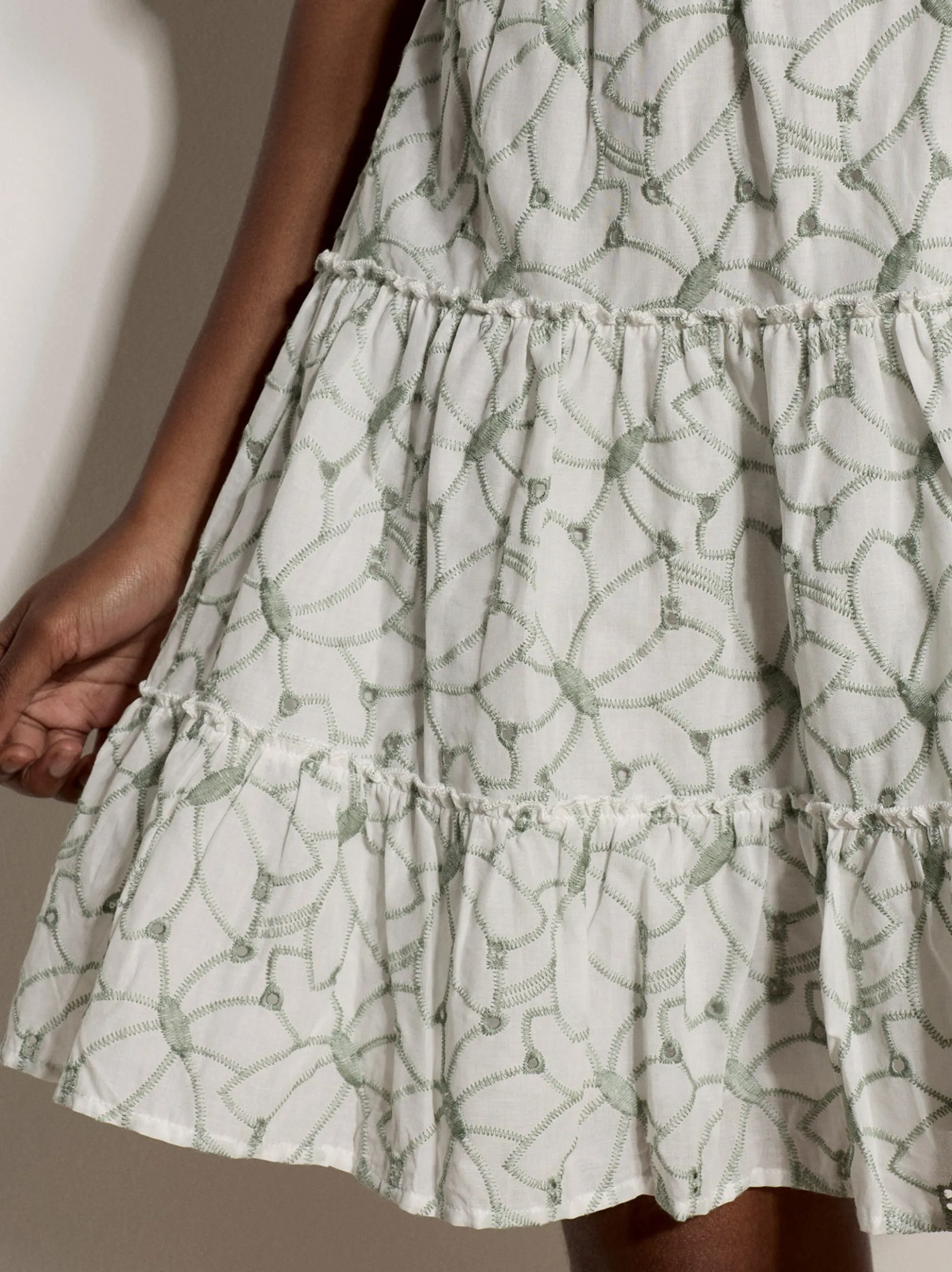 Apricot Damen Minikleid in weiß - Ausschnitt: Rundhals