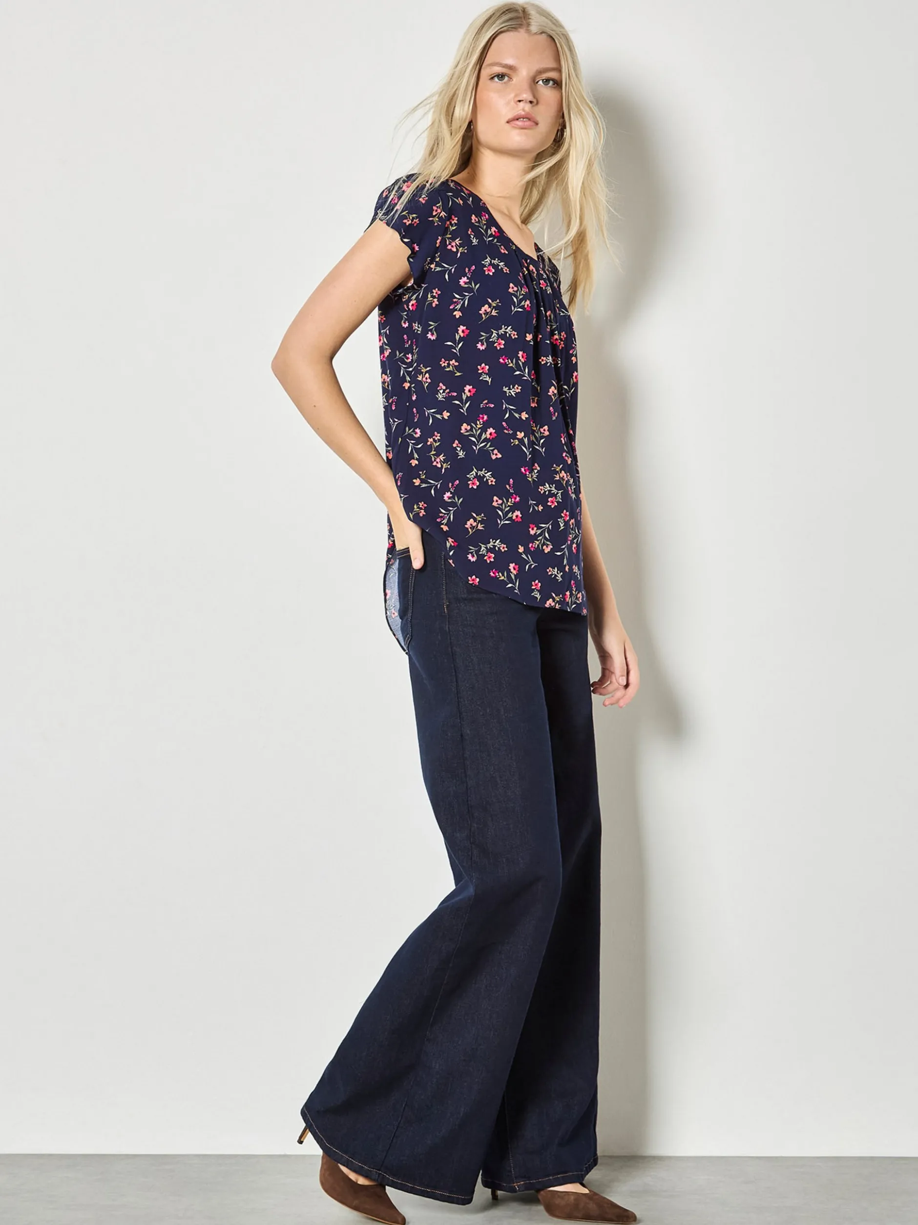 Apricot Damen Top in blau - Ausschnitt: Rundhals