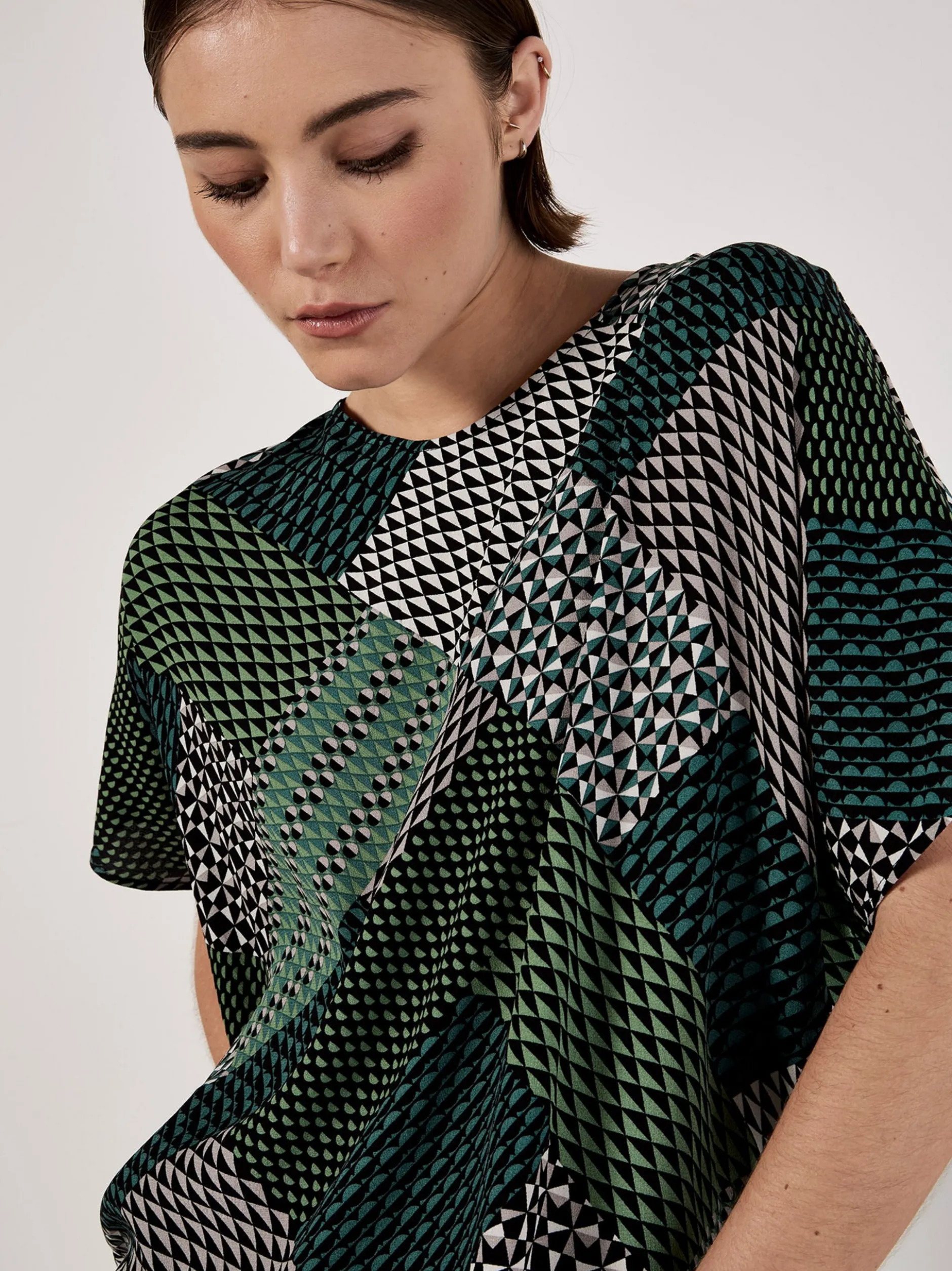 Apricot Damen Top in grün - Ausschnitt: Rundhals
