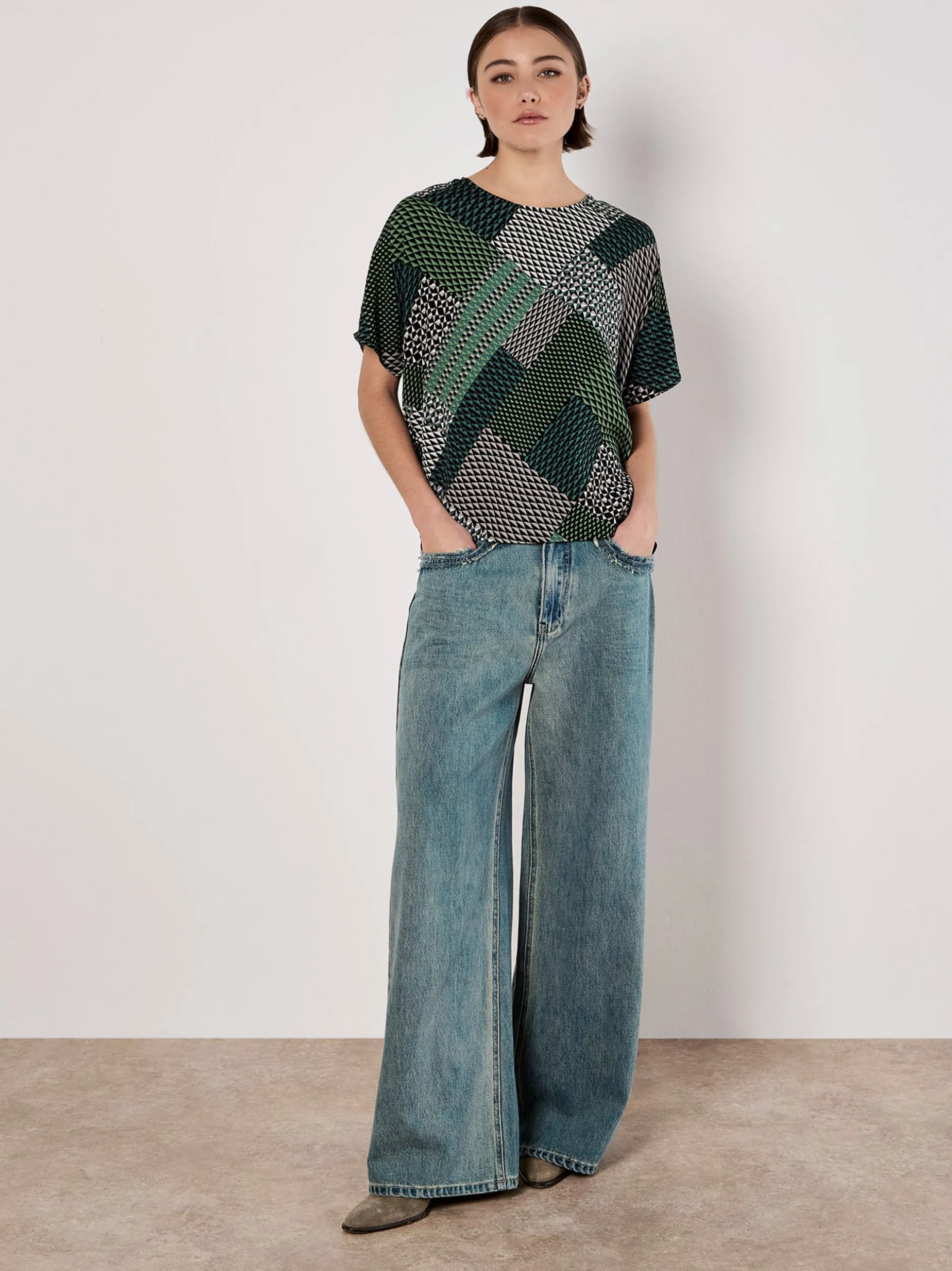 Apricot Damen Top in grün - Ausschnitt: Rundhals