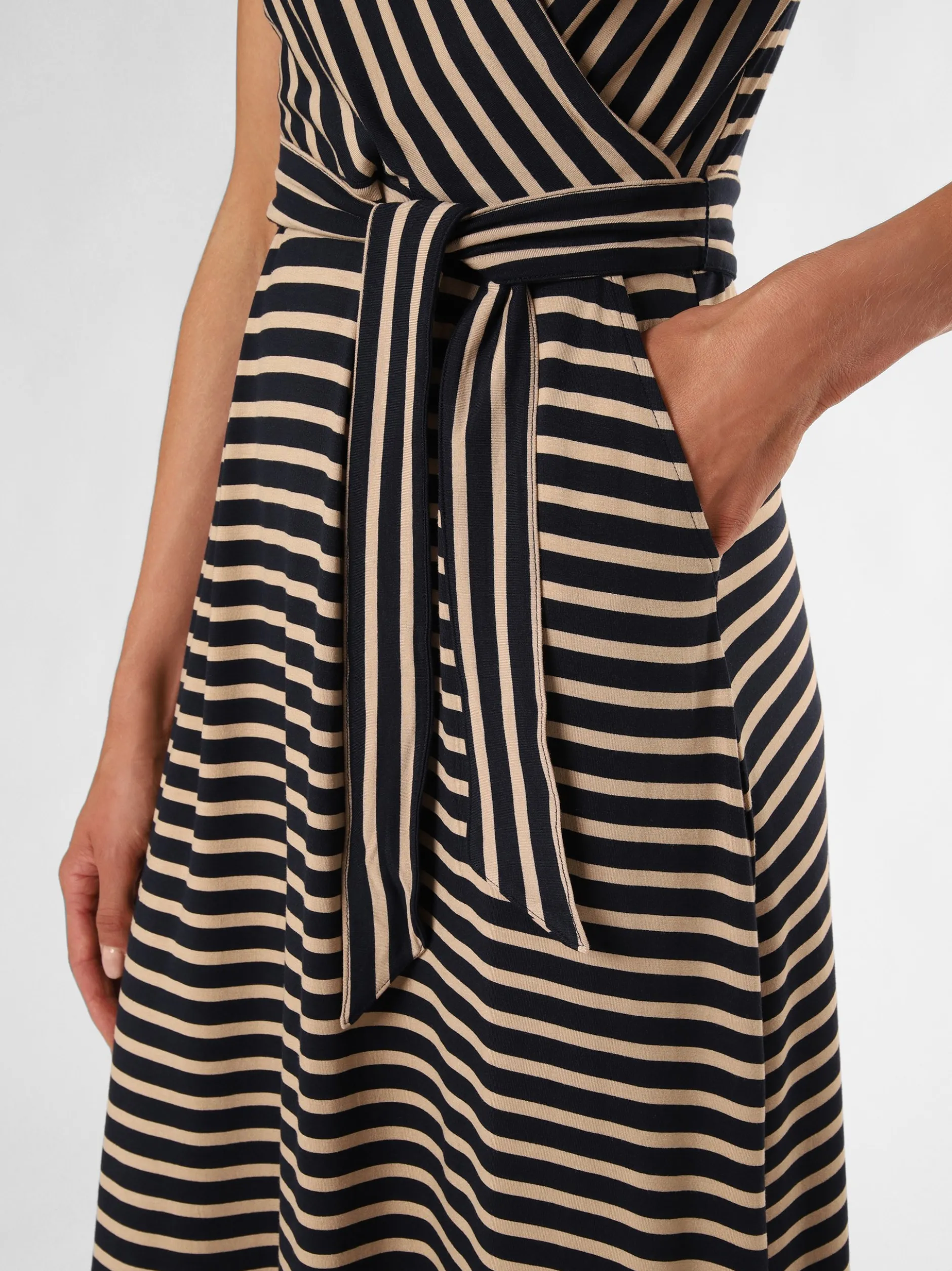 Betty Barclay Damen Kleid in marine beige - Länge: midi