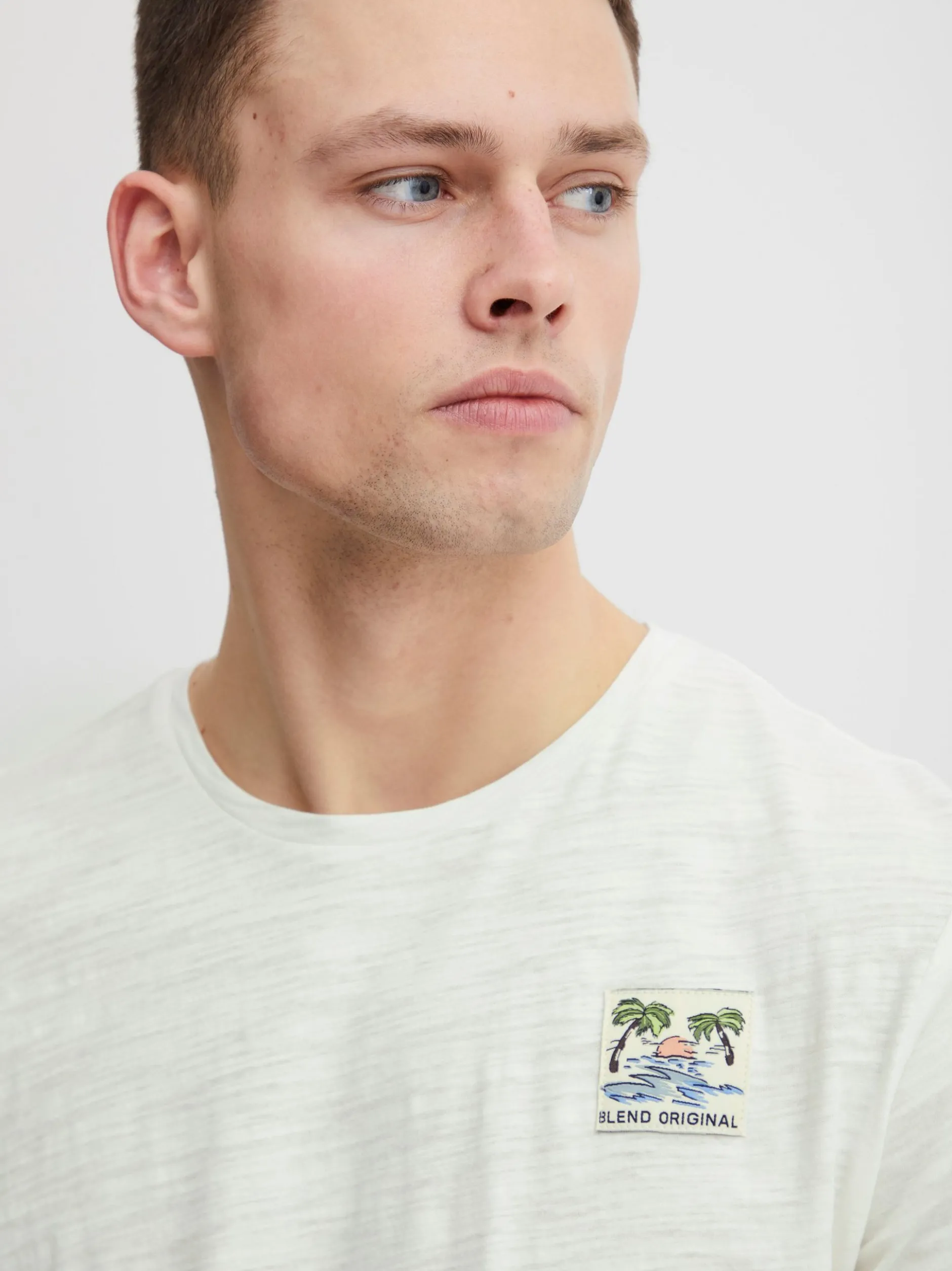 BLEND Herren T-Shirt in weiß - Ausschnitt: Rundhals