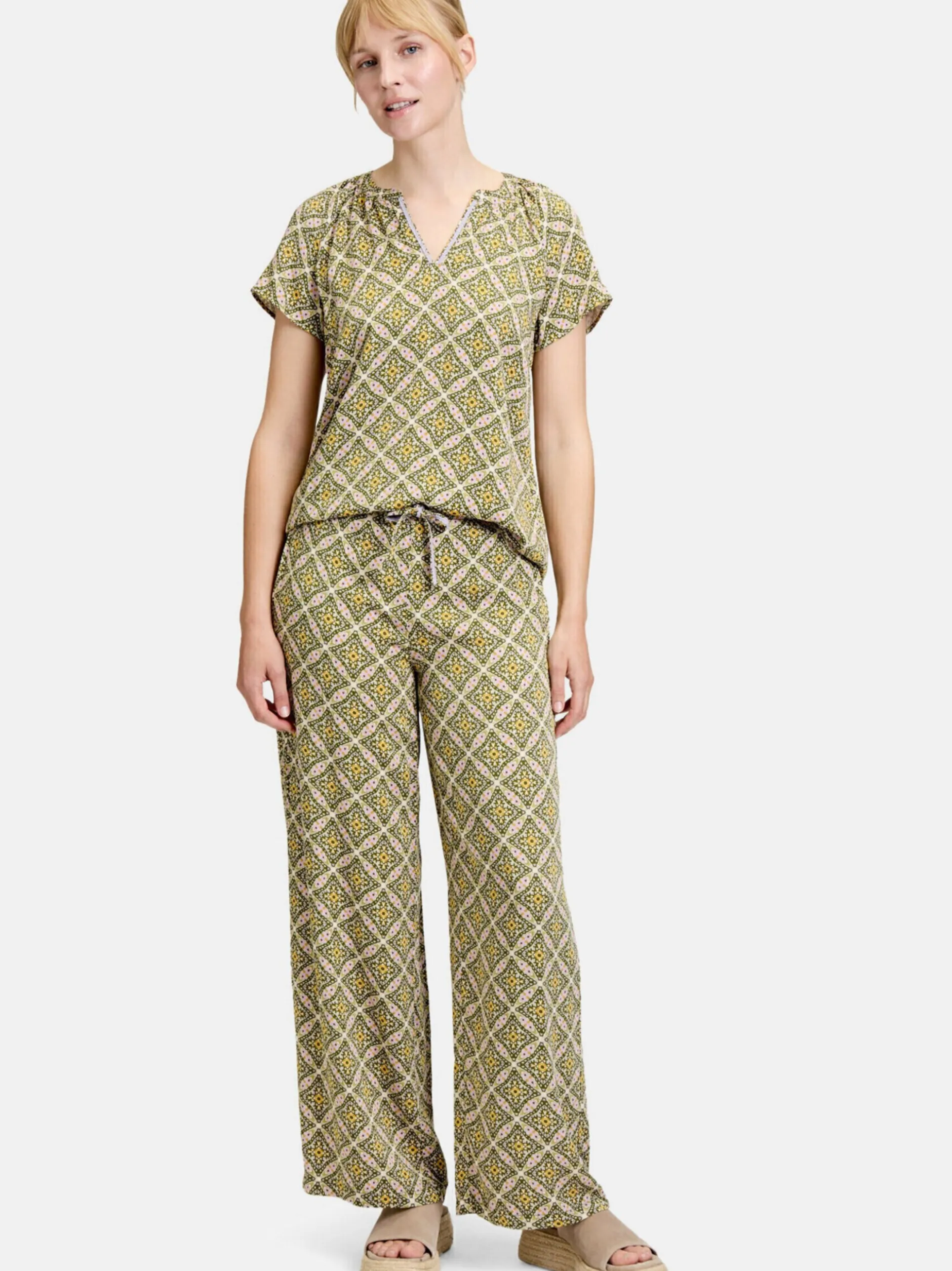 Cartoon Damen Blusenshirt in mehrfarbig