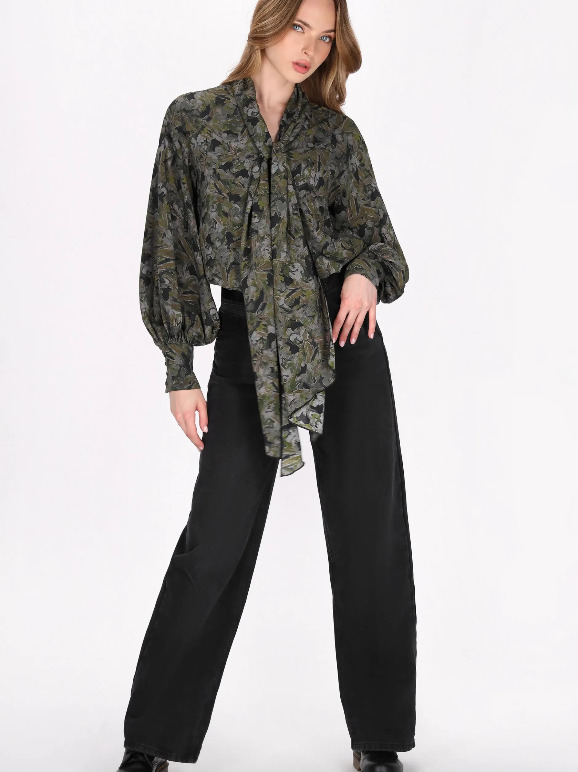 Dreimaster Damen Schluppenbluse in schwarz
