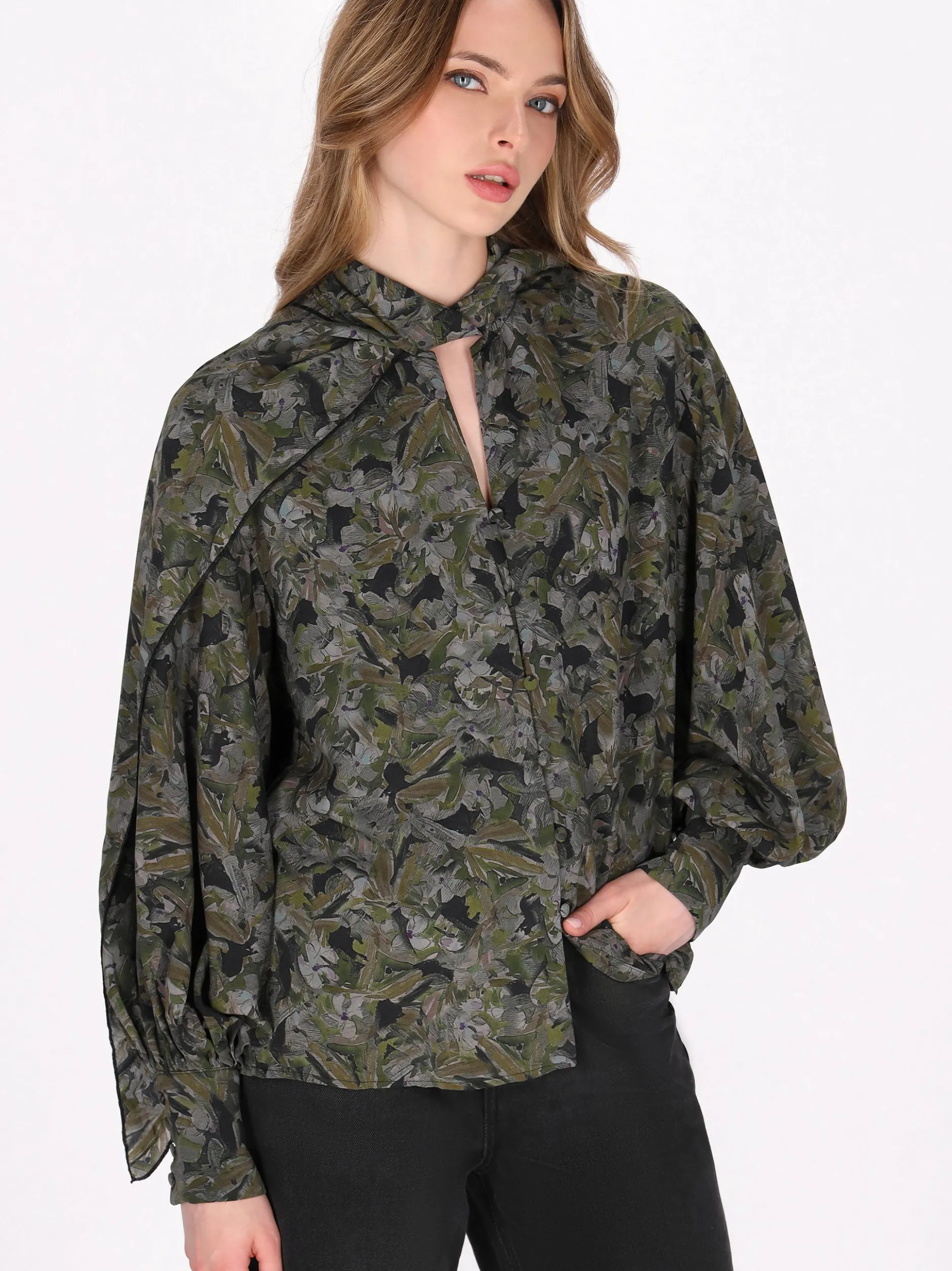Dreimaster Damen Schluppenbluse in schwarz