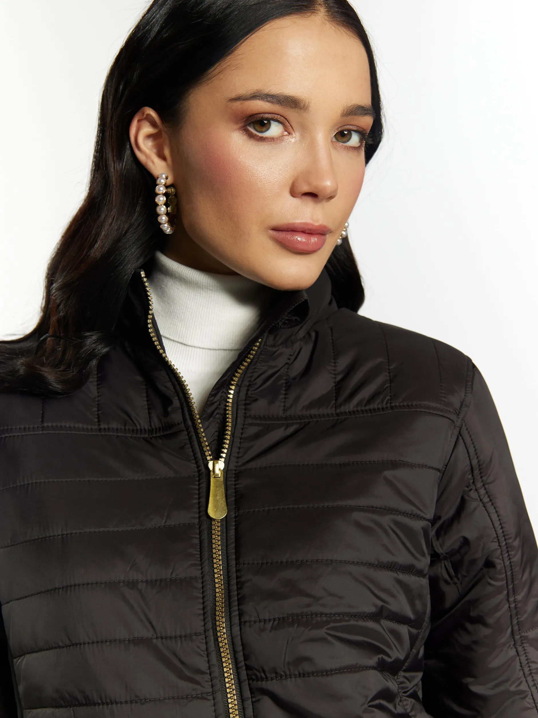 Faina Damen leichte Steppjacke in schwarz