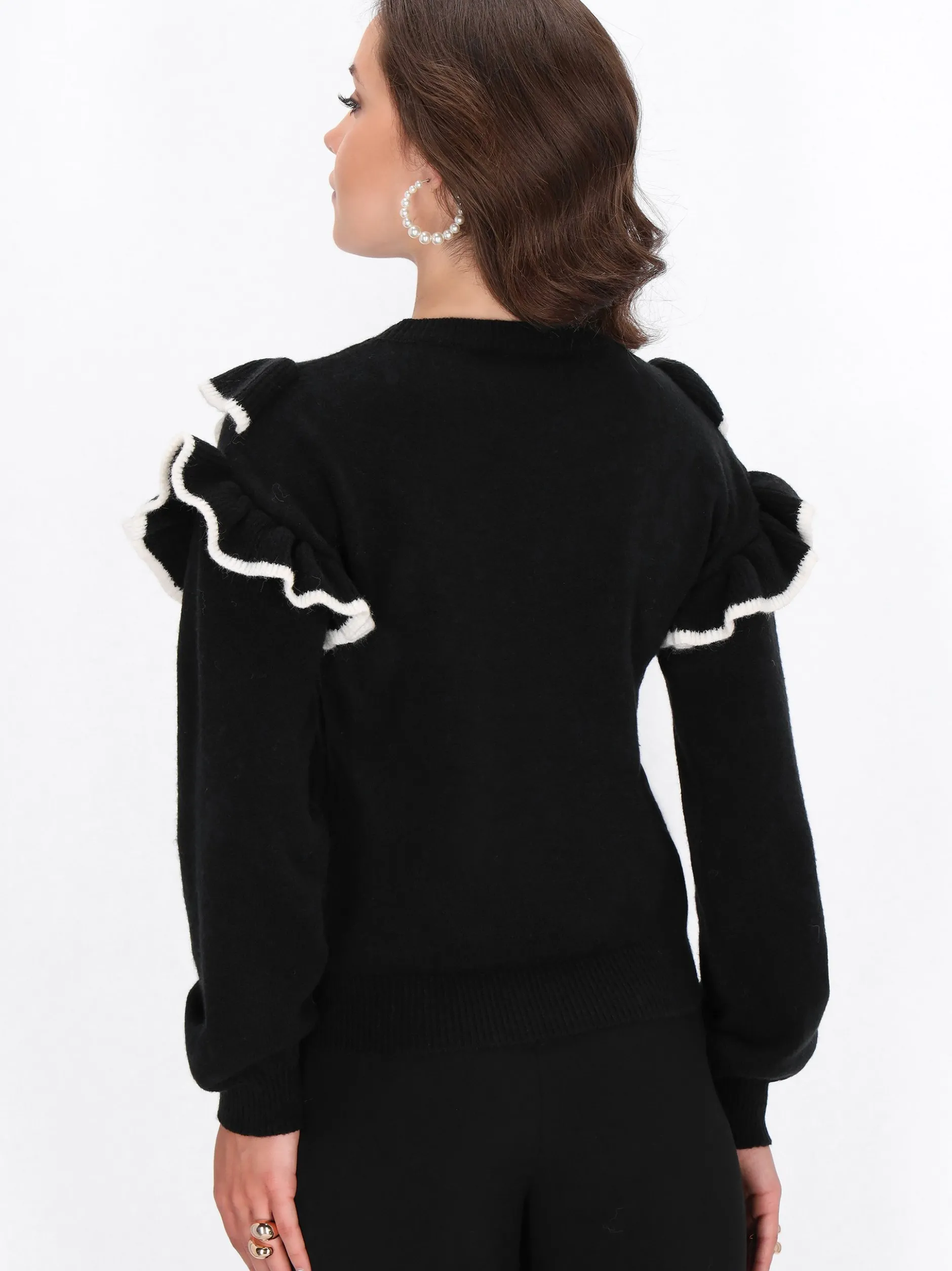 Faina Damen Pullover in schwarz - Ausschnitt: Rundhals