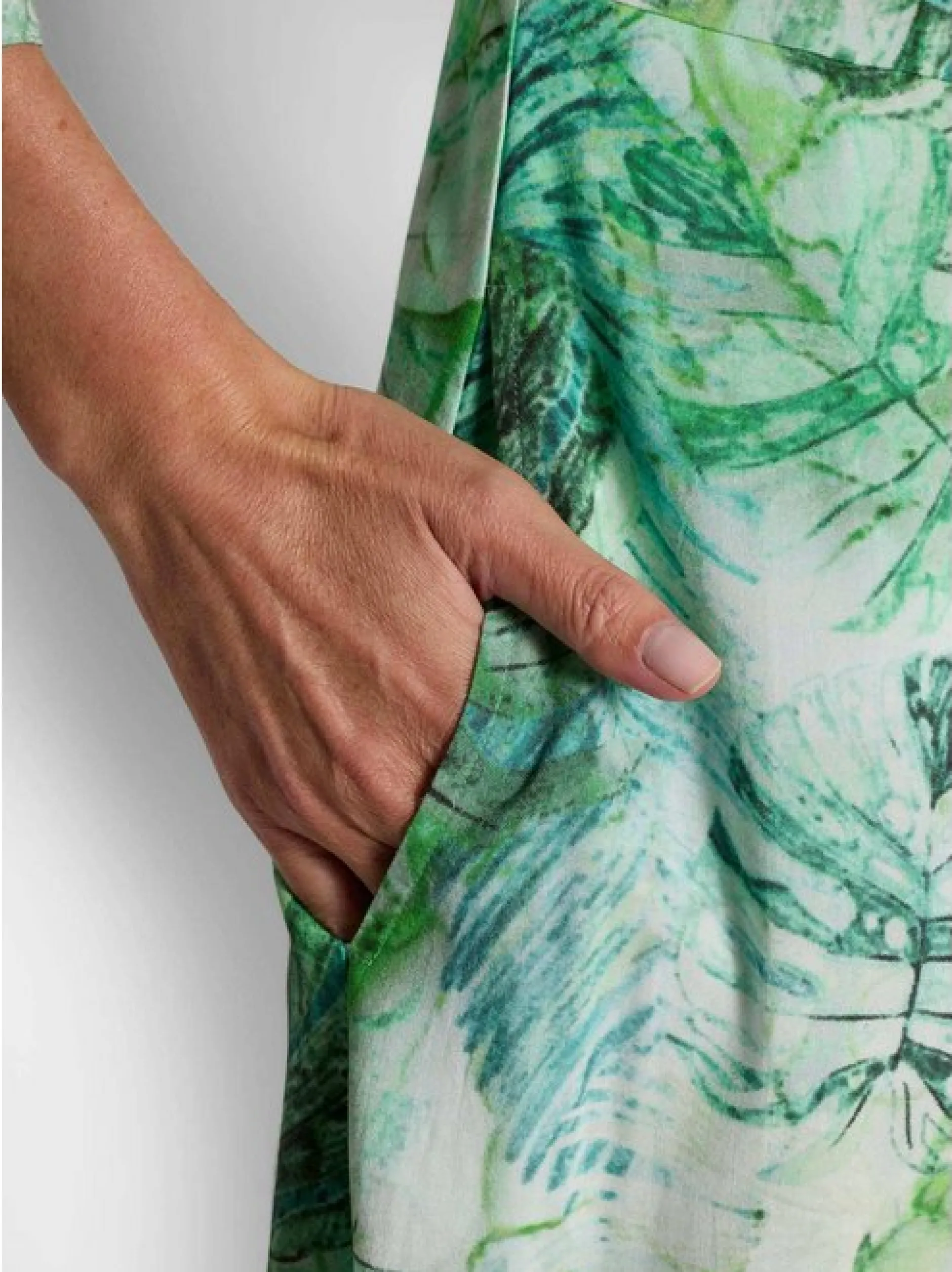 Goldner Damen Druckkleider in grün