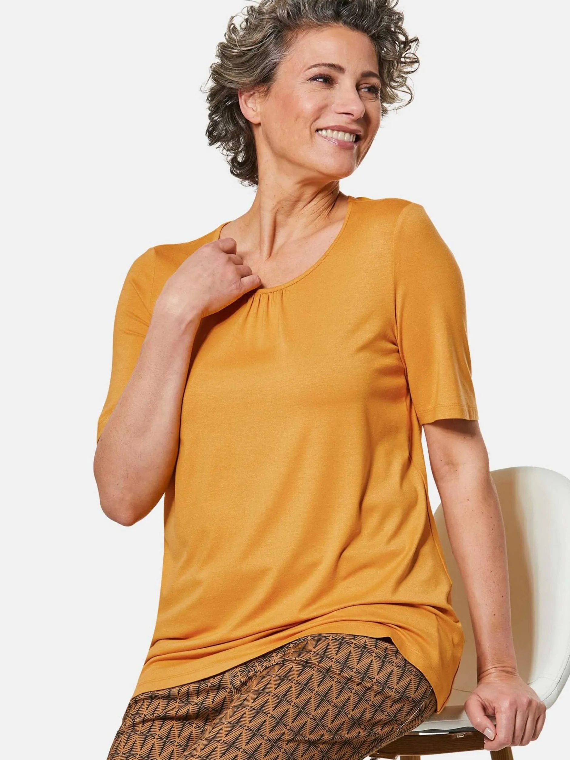 Goldner Damen Kurzarm-Shirts - Kurzgröße in mais