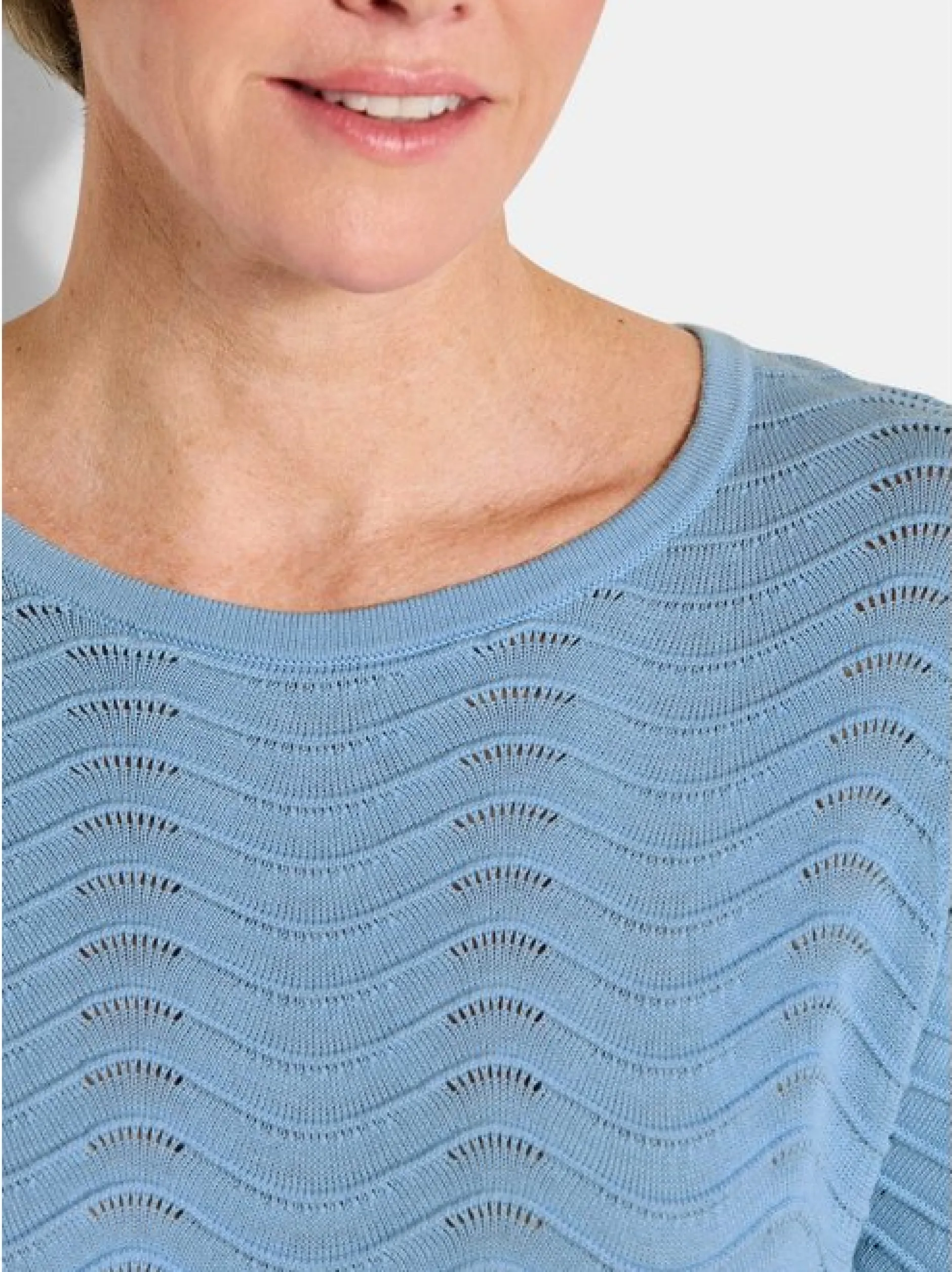 Goldner Damen Pullover in hellblau - Ausschnitt: U-Boot