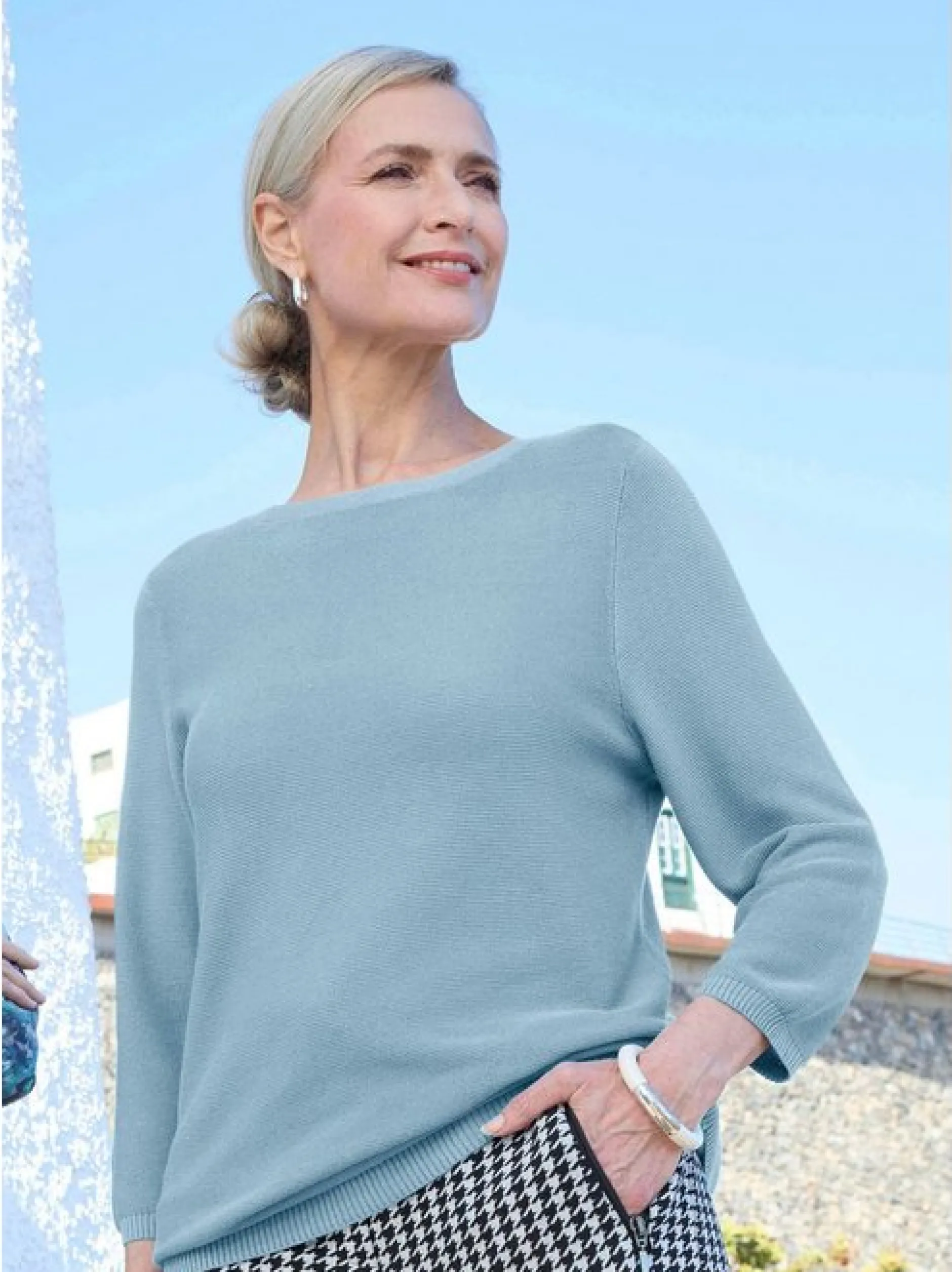 Goldner Damen Pullover in hellblau - Ausschnitt: U-Boot