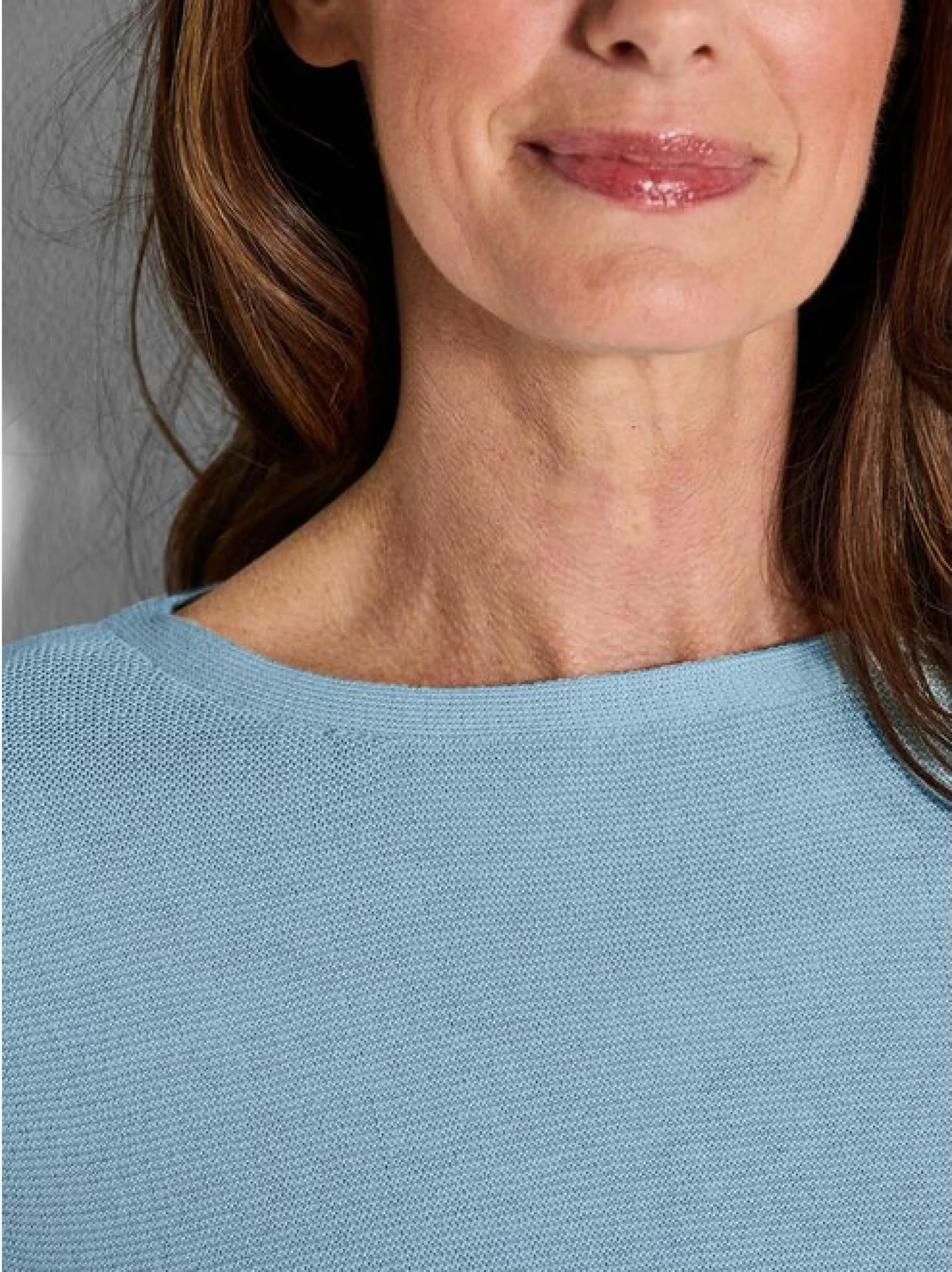Goldner Damen Pullover in hellblau - Ausschnitt: U-Boot