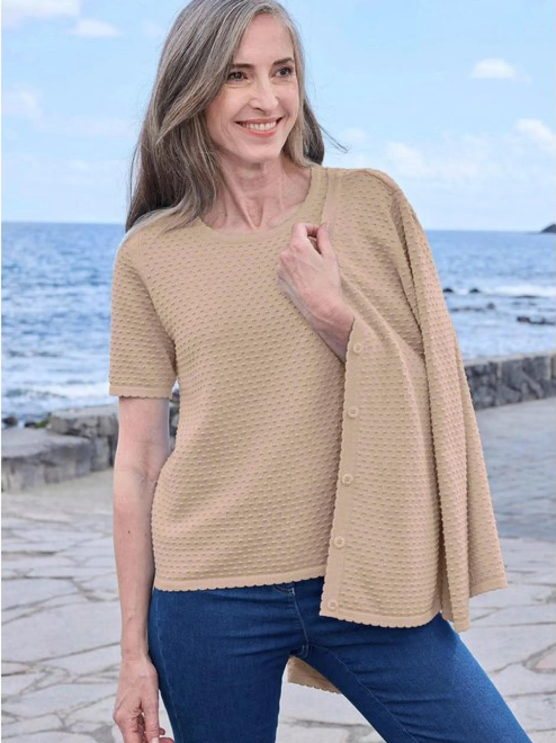Goldner Damen Pullover - Kurzgröße in beige