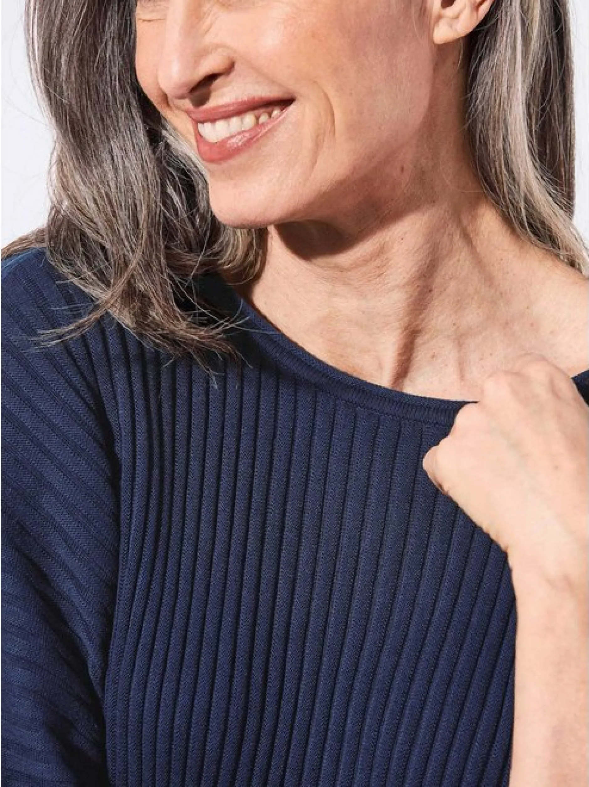 Goldner Damen Pullover - Kurzgröße in marine