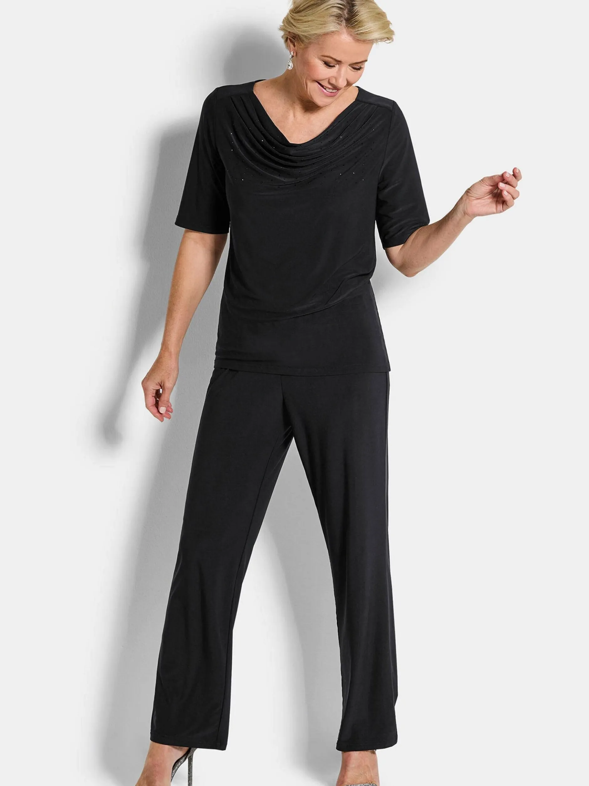 Goldner Damen Shirts - Kurzgröße in schwarz