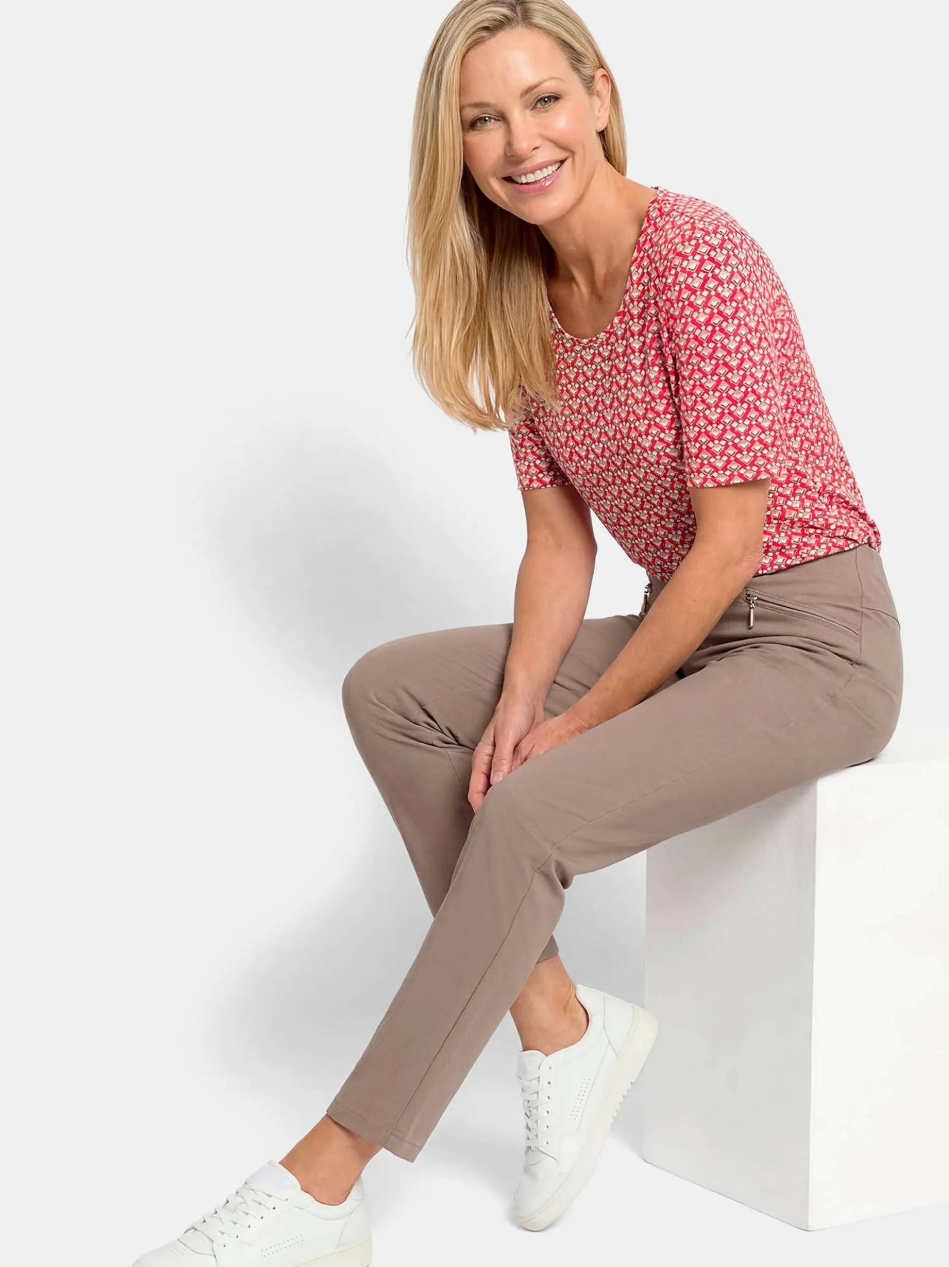 Goldner Damen T-Shirt in rot - Ausschnitt: Rundhals
