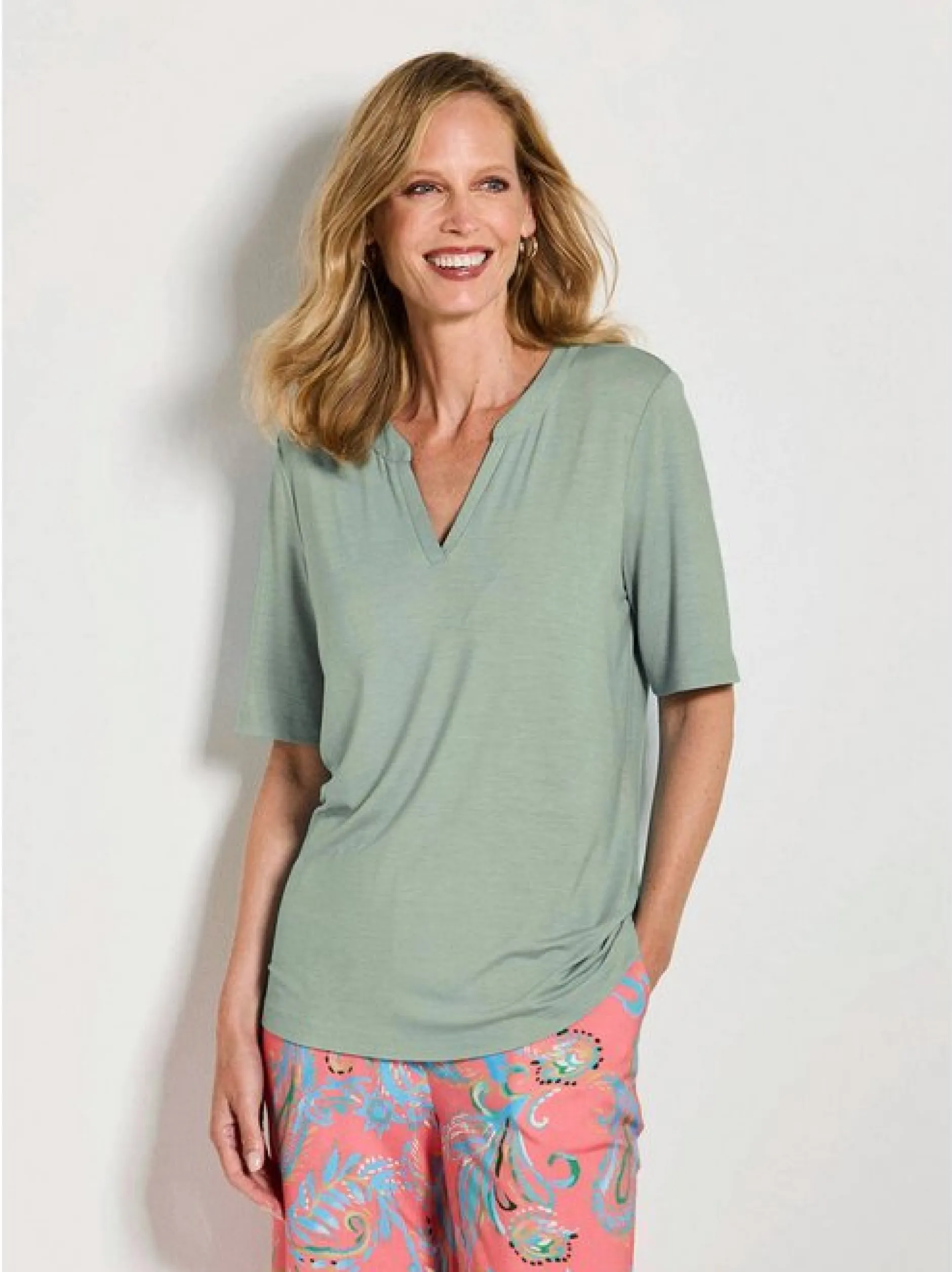 Goldner Damen T-Shirts - Kurzgröße in grün