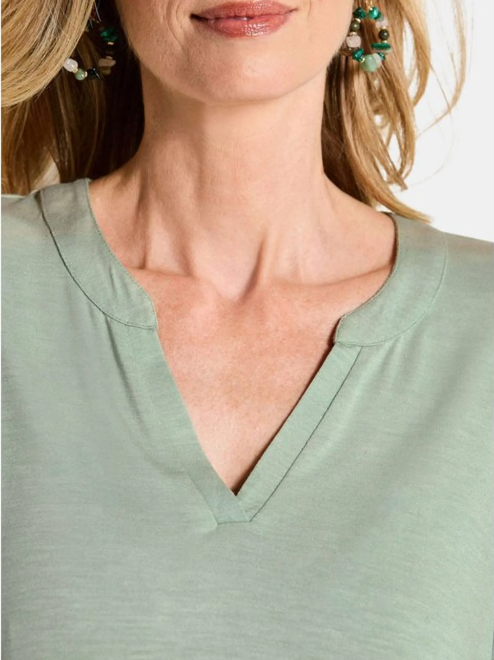 Goldner Damen T-Shirts - Kurzgröße in grün