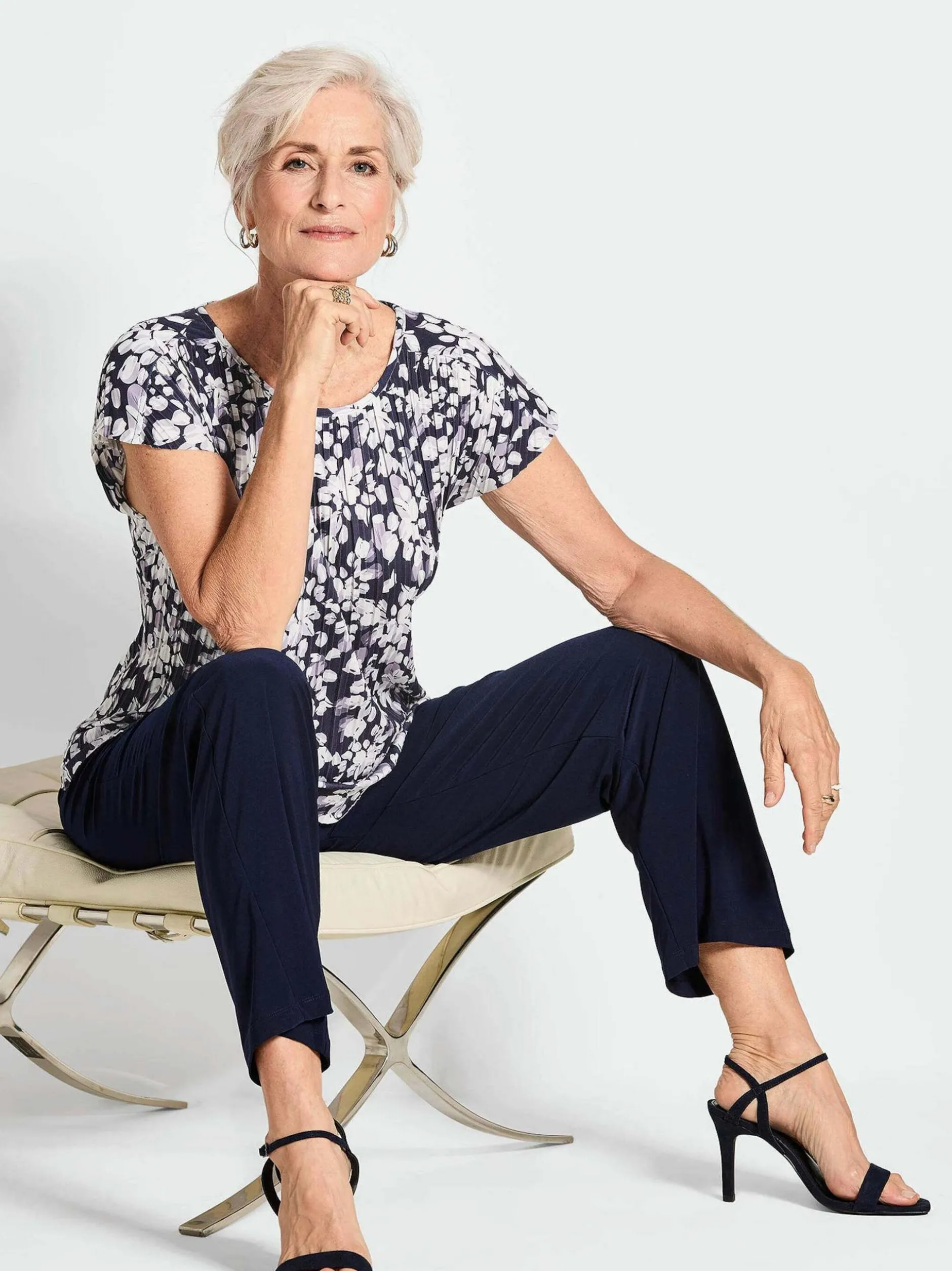 Goldner Damen T-Shirts - Kurzgröße in marine weiß