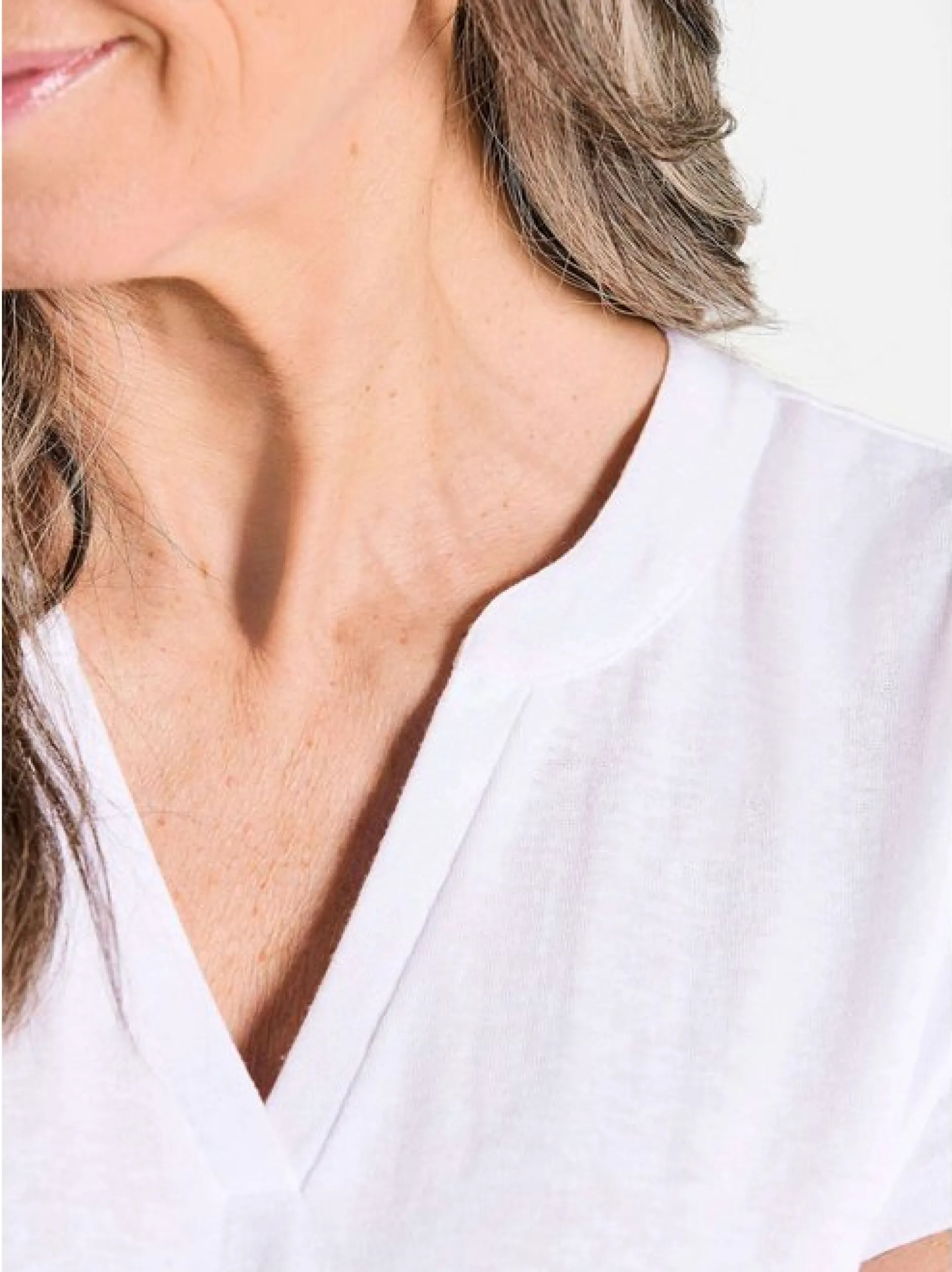 Goldner Damen T-Shirts - Kurzgröße in weiß