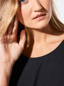 Goldner Damen T-Shirts - Kurzgröße in schwarz