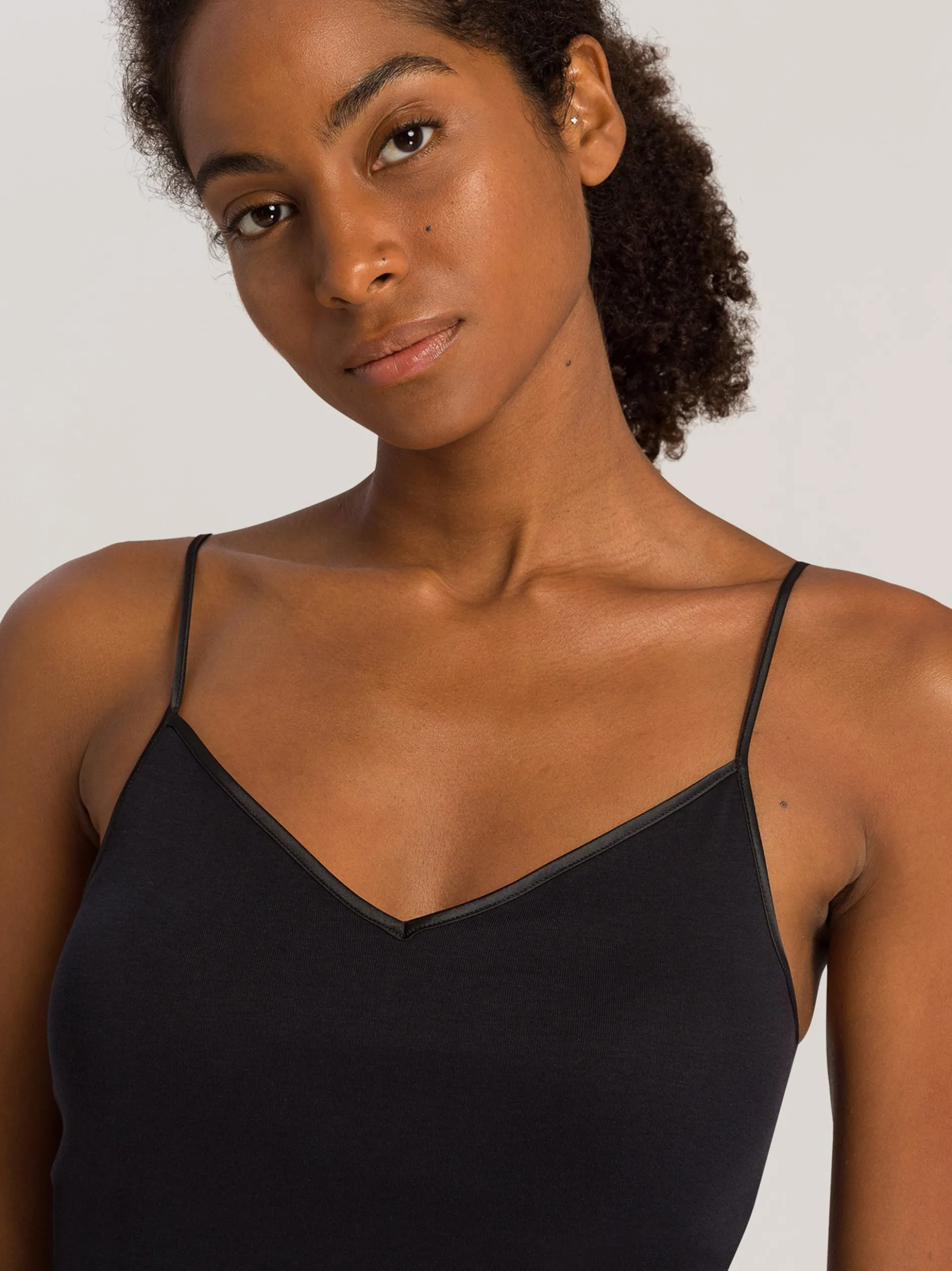Hanro Damen Spaghettitop - Cotton Seamless Padded in schwarz