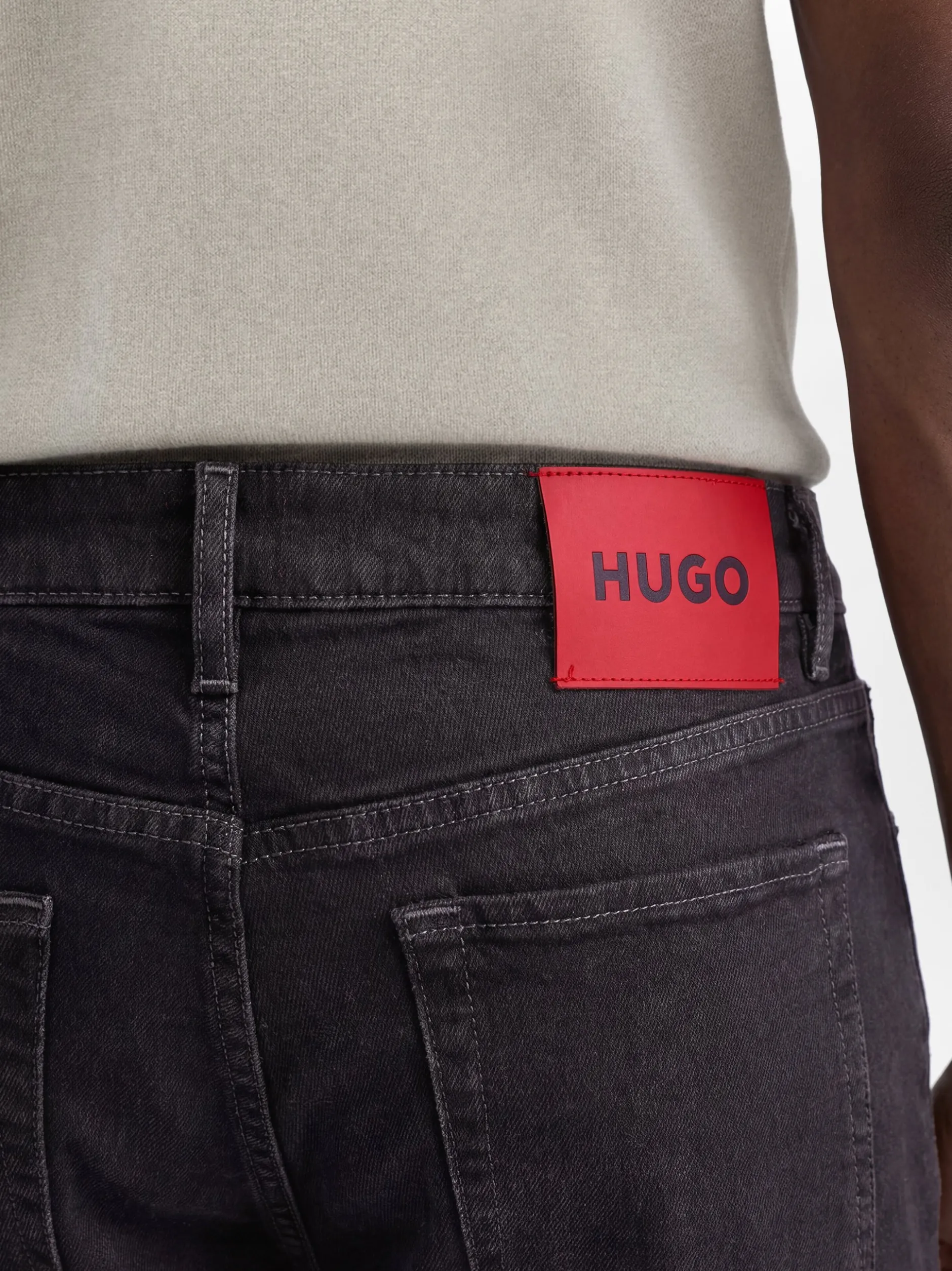 HUGO Herren Bermudajeans in schwarz - Länge: mittel
