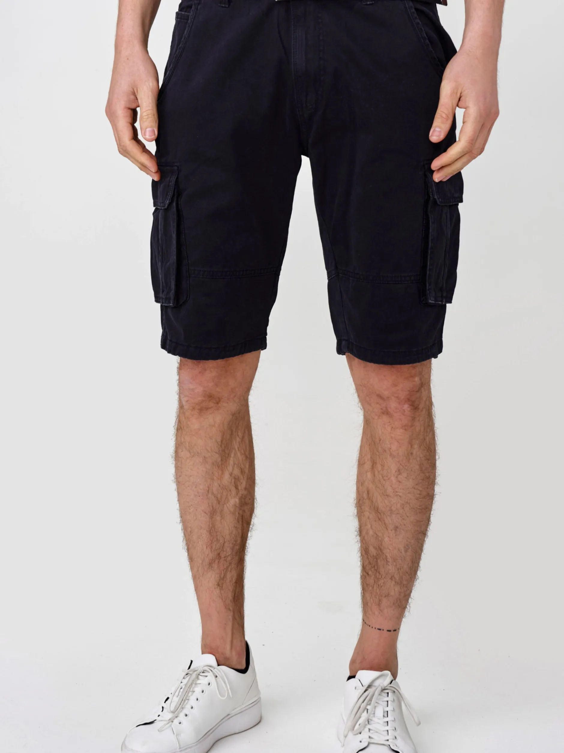 Indicode Herren Shorts Cargo - Blixt in schwarz