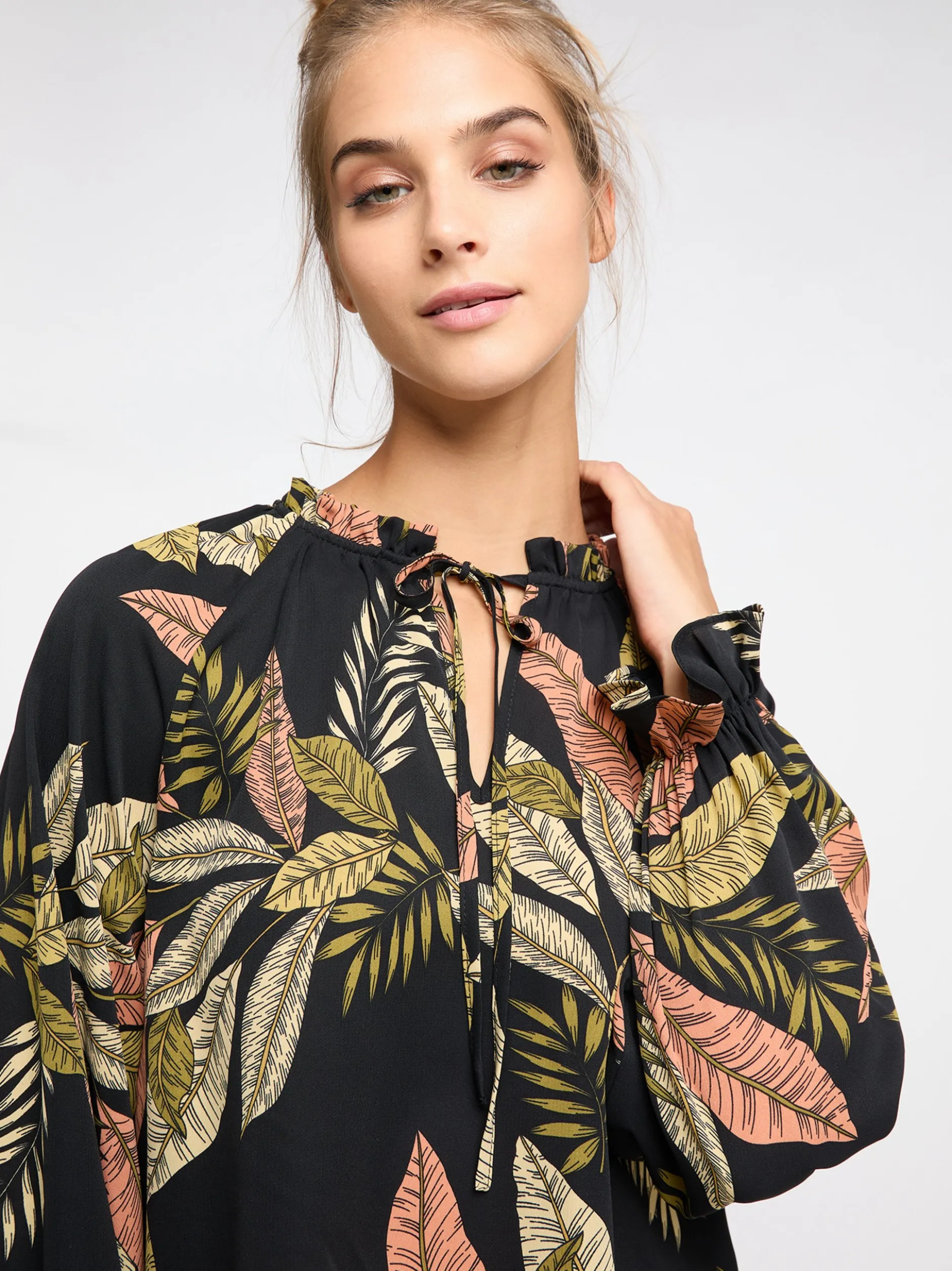 IZIA Damen Blusenshirt in schwarz