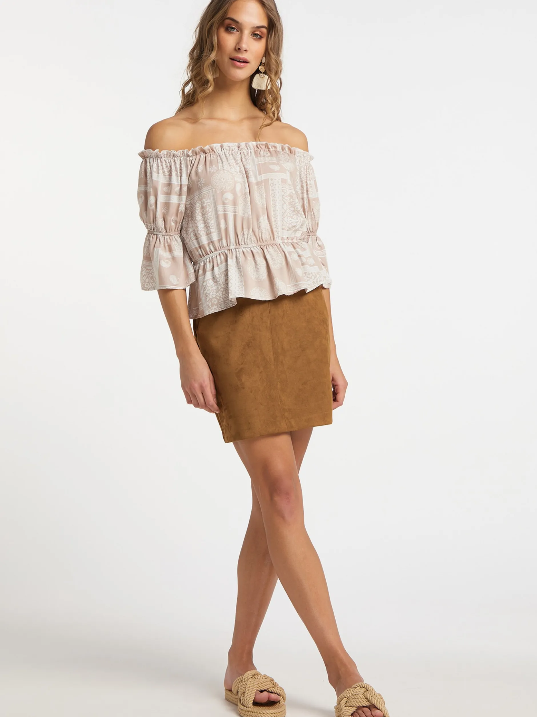 IZIA Damen Carmenbluse in beige - Ausschnitt: Carmen