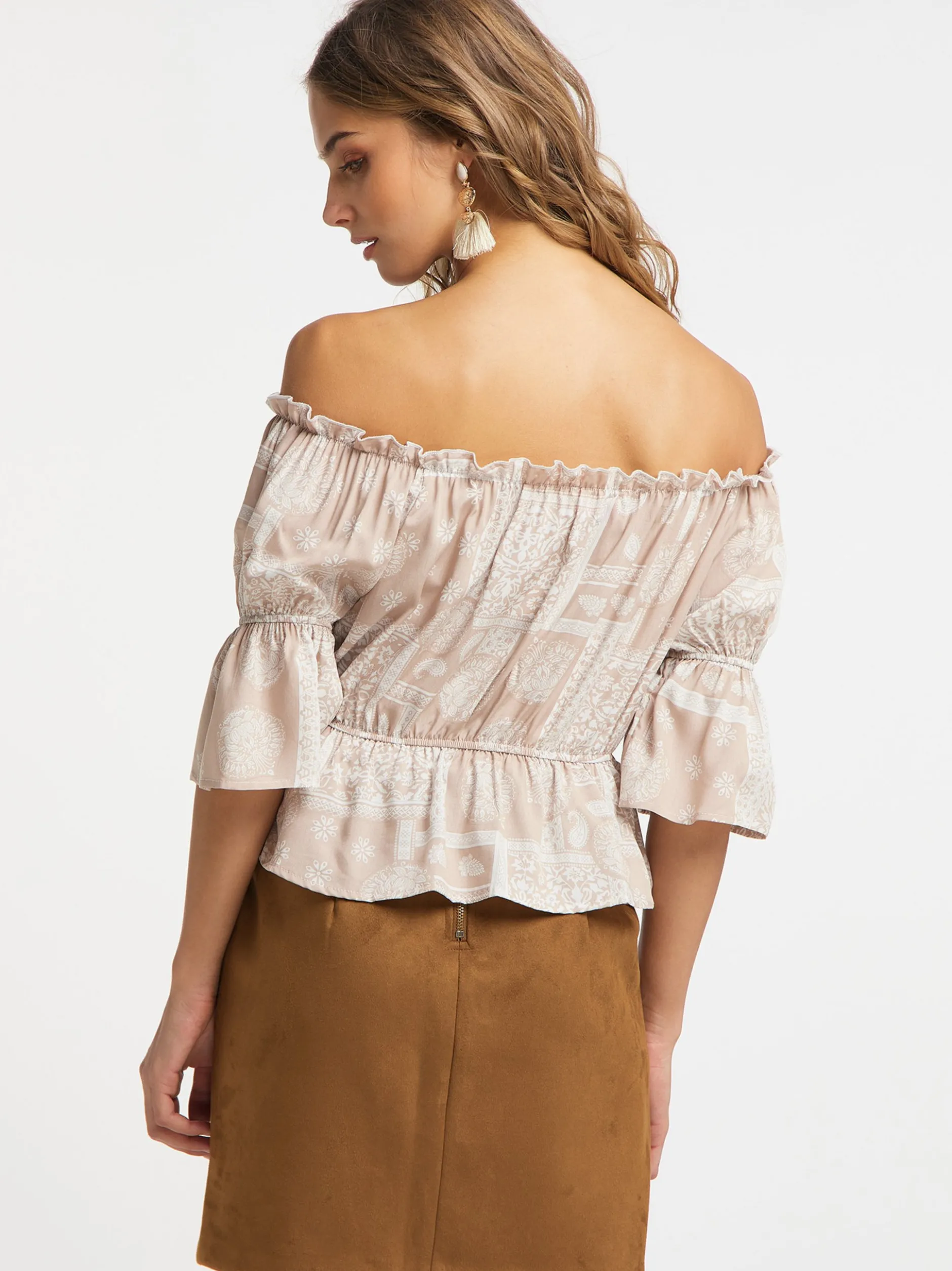 IZIA Damen Carmenbluse in beige - Ausschnitt: Carmen