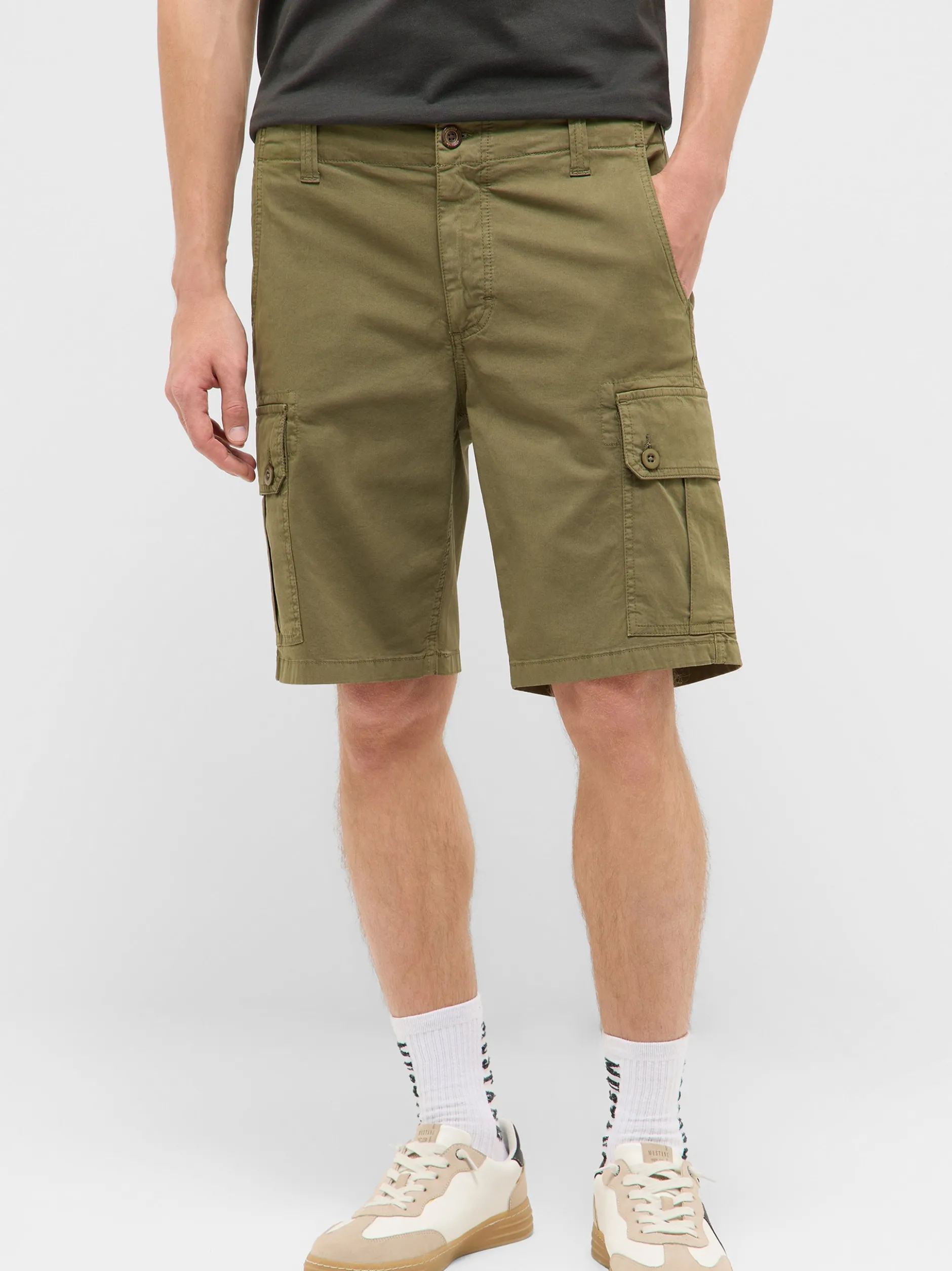 Mustang Herren Cargoshorts in oliv