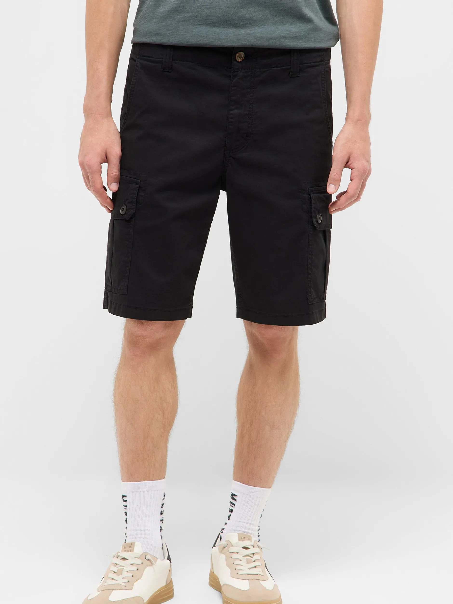 Mustang Herren Cargoshorts in schwarz