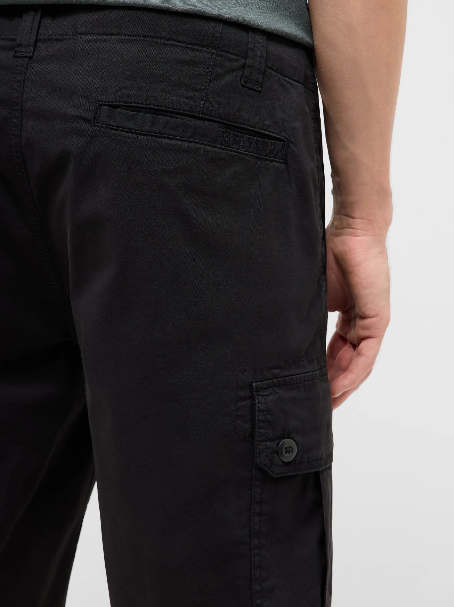 Mustang Herren Cargoshorts in schwarz