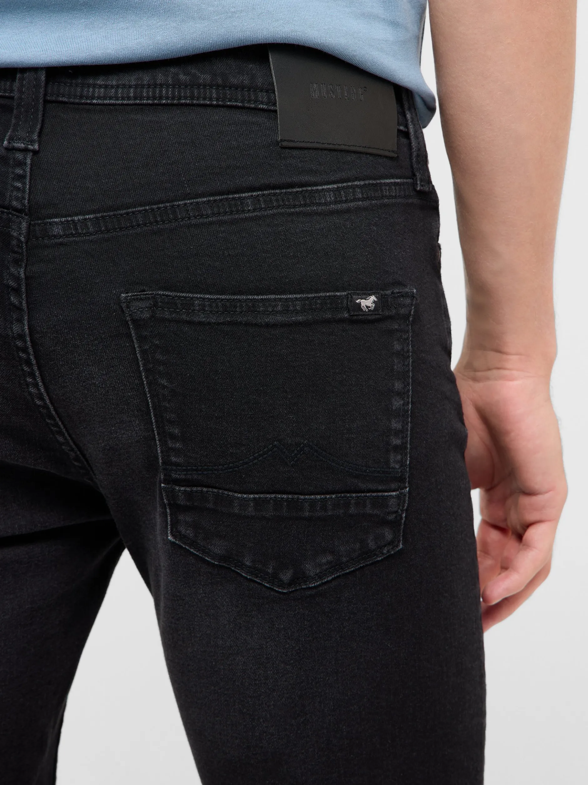 Mustang Herren Jeans in schwarz