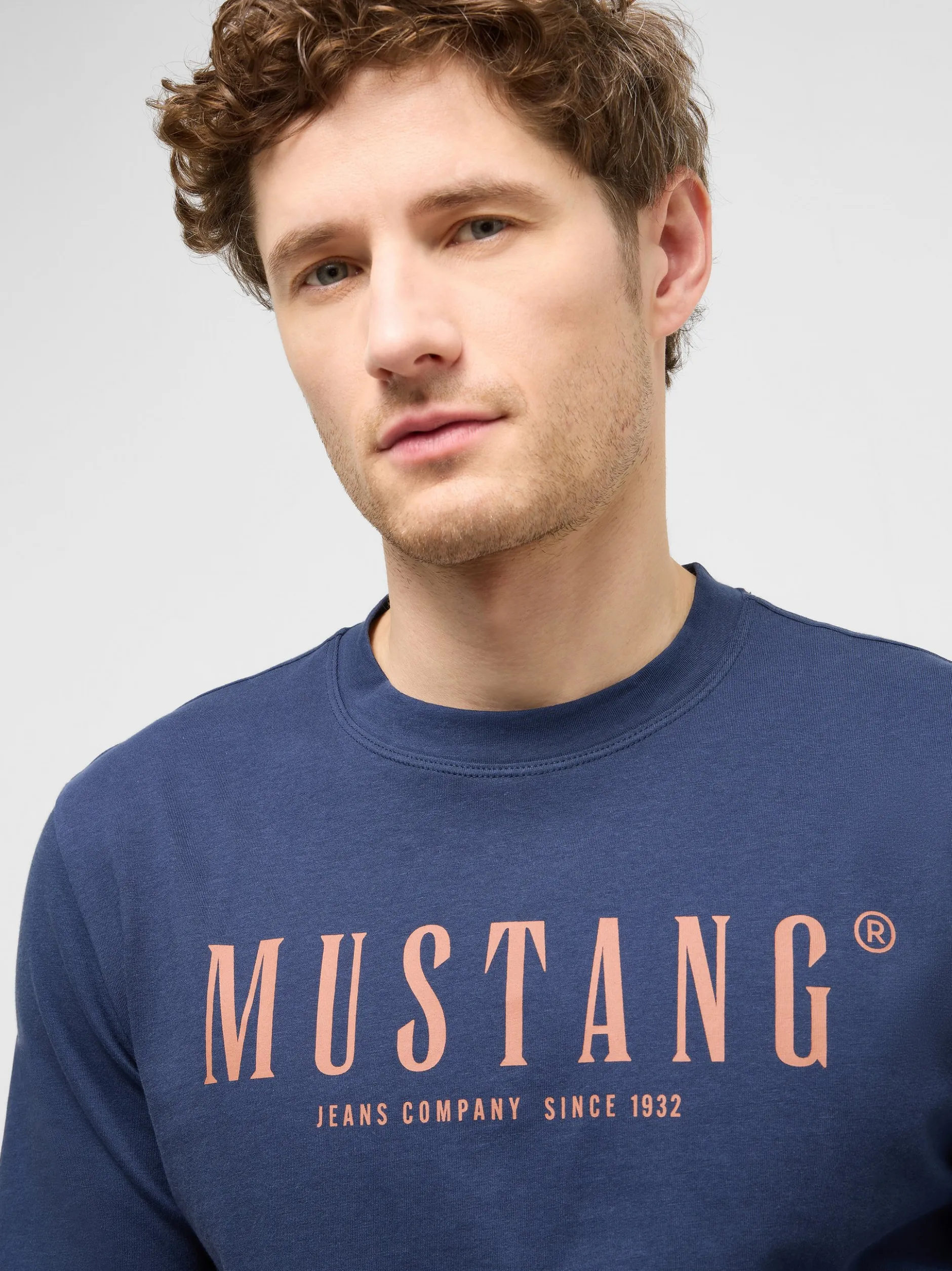 Mustang Herren T-Shirt in blau - Ausschnitt: Rundhals