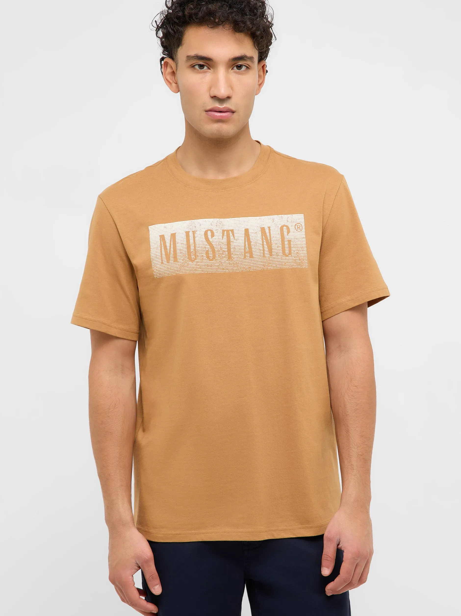 Mustang Herren T-Shirt in braun - Ausschnitt: Rundhals