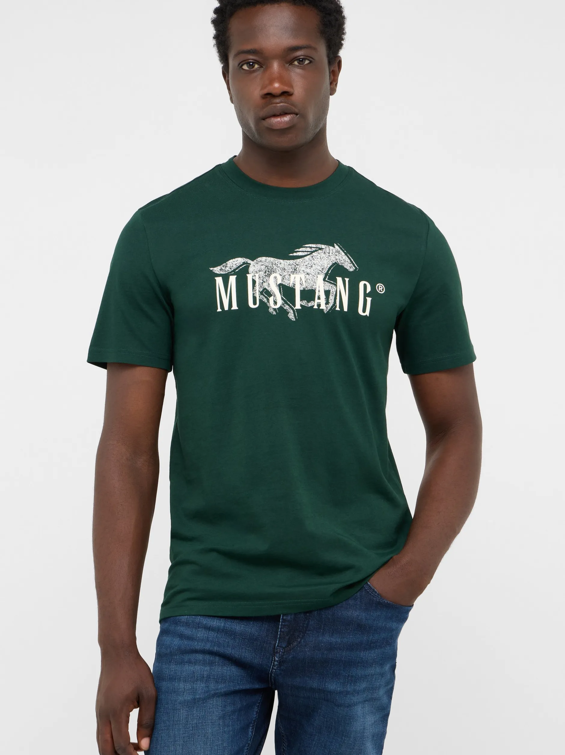 Mustang Herren T-Shirt in grün - Ausschnitt: Rundhals