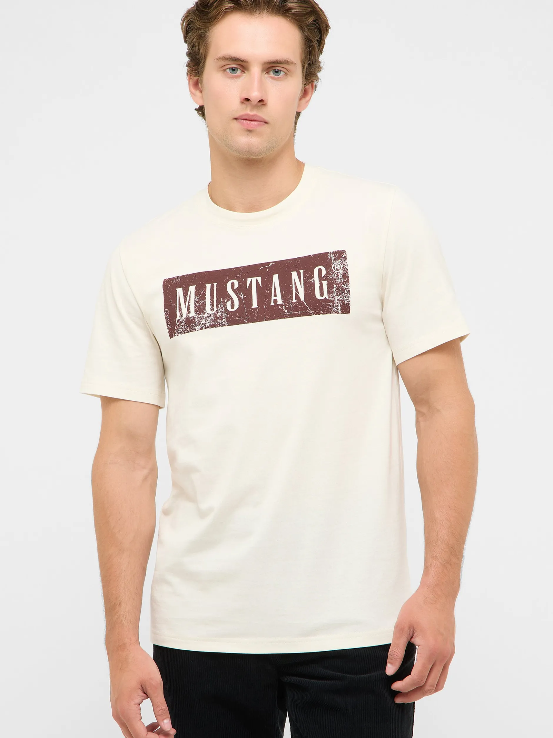 Mustang Herren T-Shirt in weiß - Ausschnitt: Rundhals