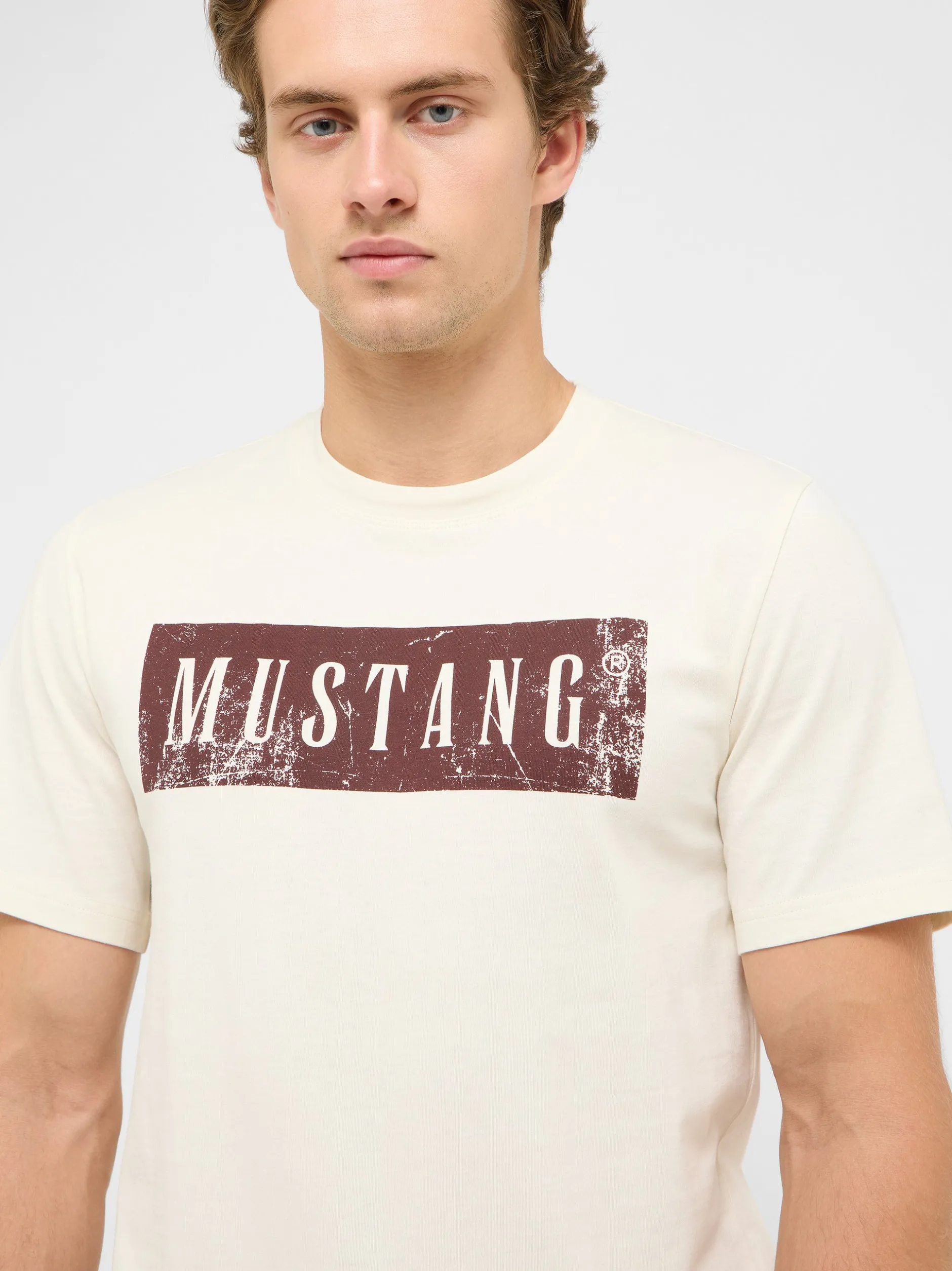 Mustang Herren T-Shirt in weiß - Ausschnitt: Rundhals